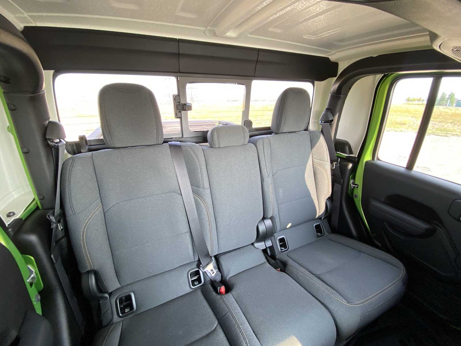 Thumbnail: 2025 Jeep Gladiator - 16