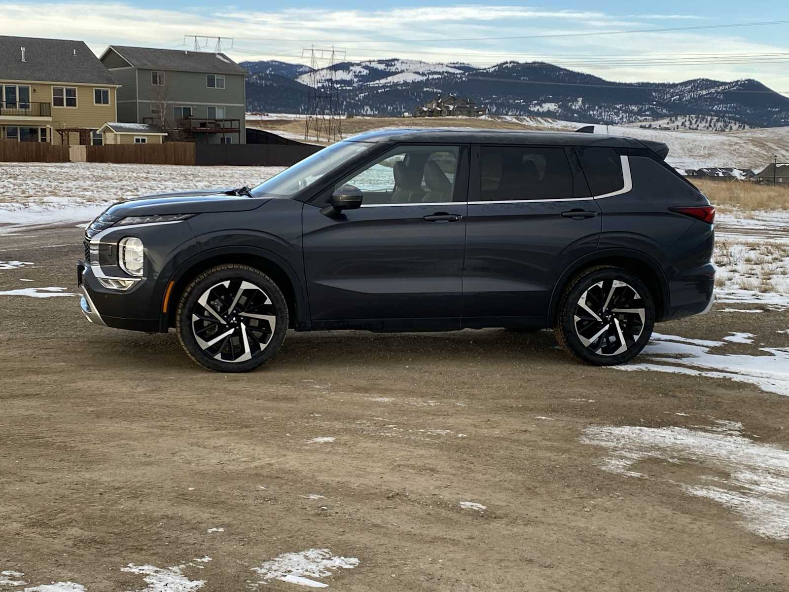 Thumbnail: 2024 Mitsubishi Outlander - 10