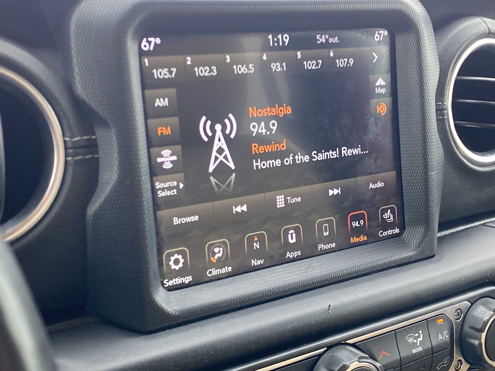 Thumbnail: 2019 Jeep Wrangler - 26