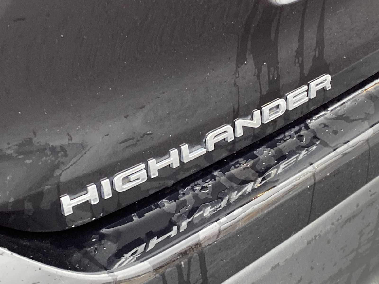 Thumbnail: 2022 Toyota Highlander - 15