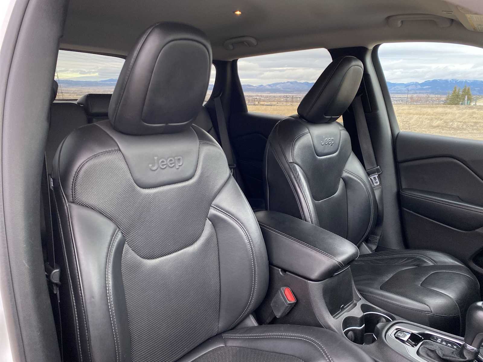 Thumbnail: 2019 Jeep Cherokee - 18