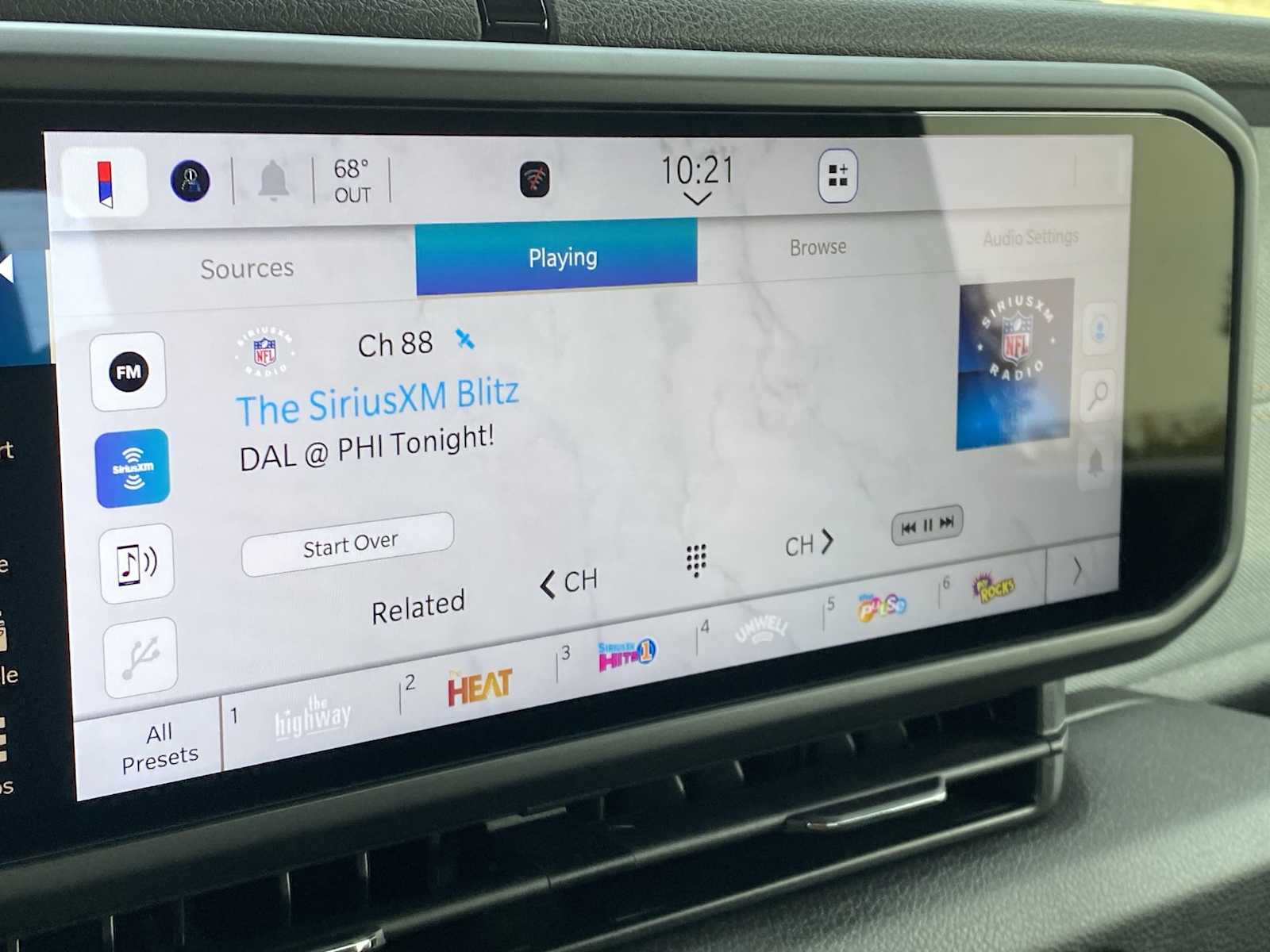 Thumbnail: 2025 Jeep Gladiator - 29