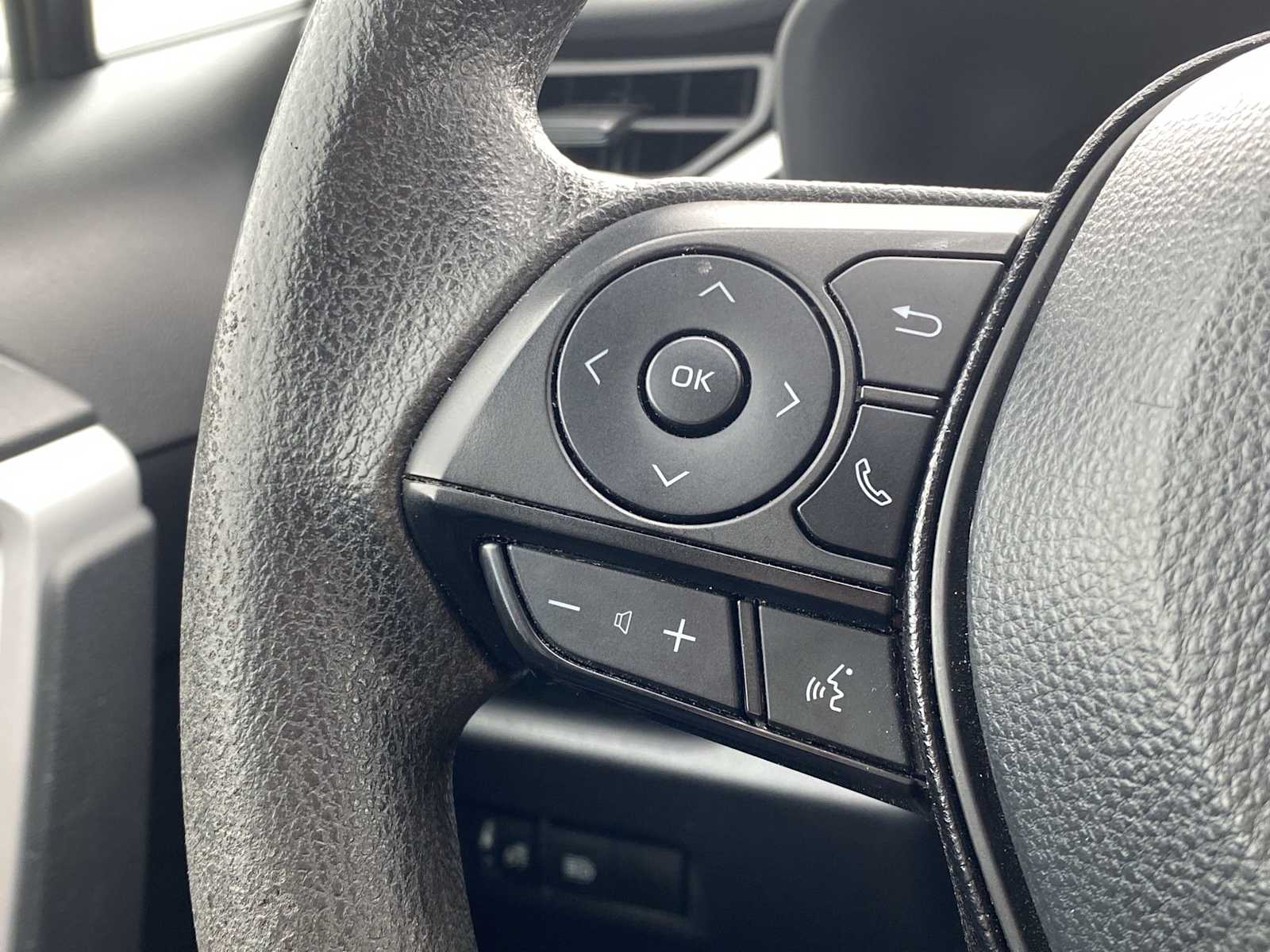 Thumbnail: 2021 Toyota RAV4 - 25