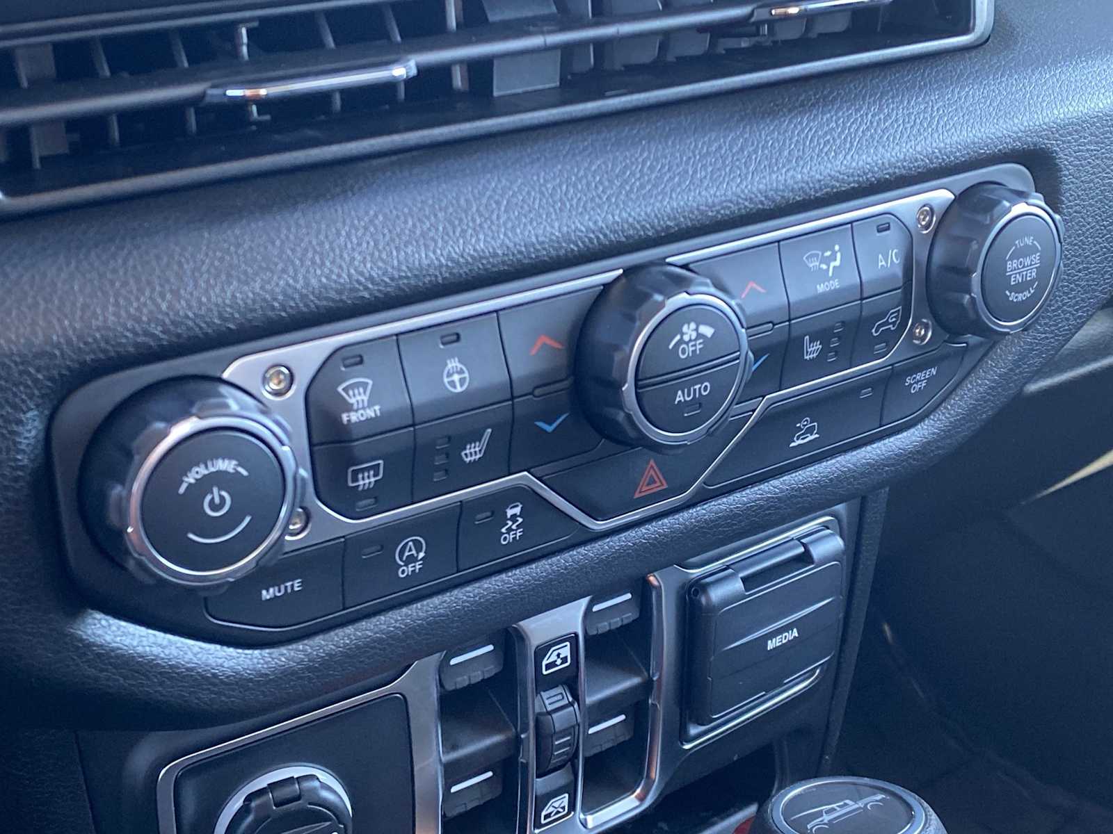 Thumbnail: 2026 Jeep Gladiator - 24