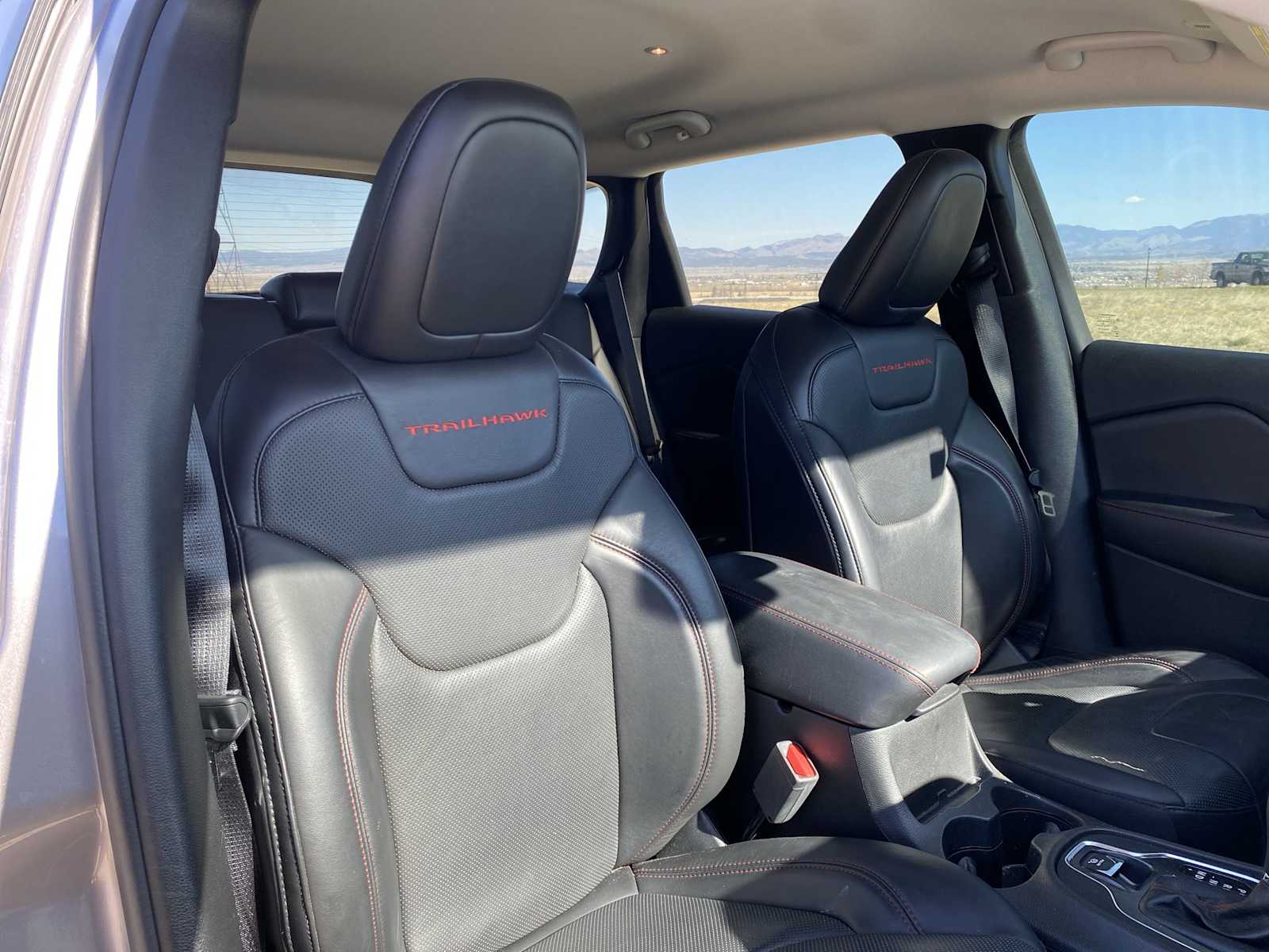 Thumbnail: 2019 Jeep Cherokee - 17