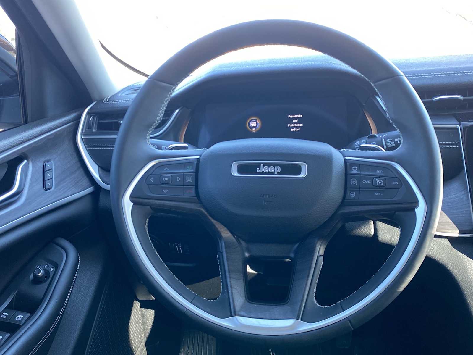 Thumbnail: 2023 Jeep Grand Cherokee - 21