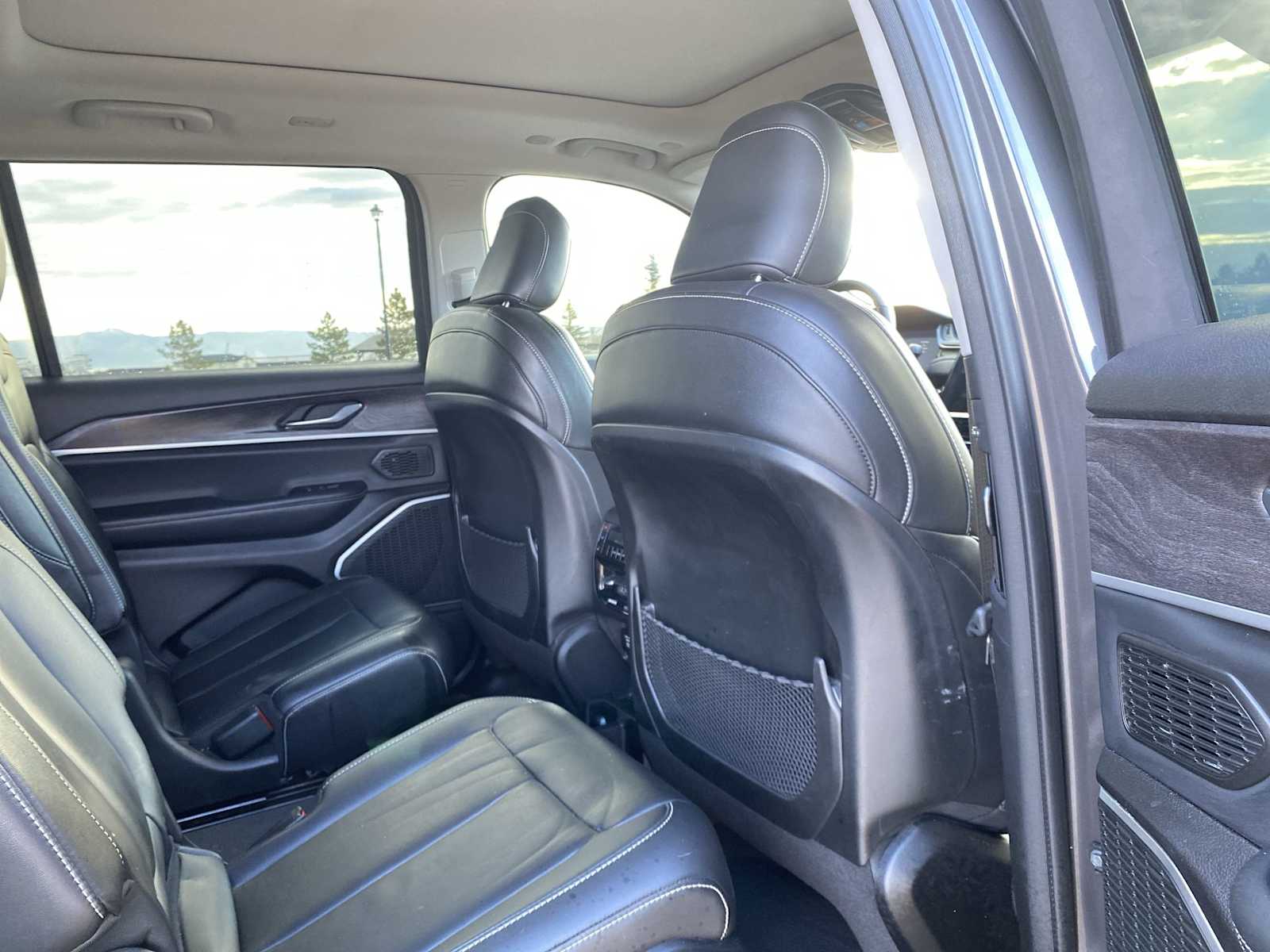 Thumbnail: 2022 Jeep Grand Cherokee - 34