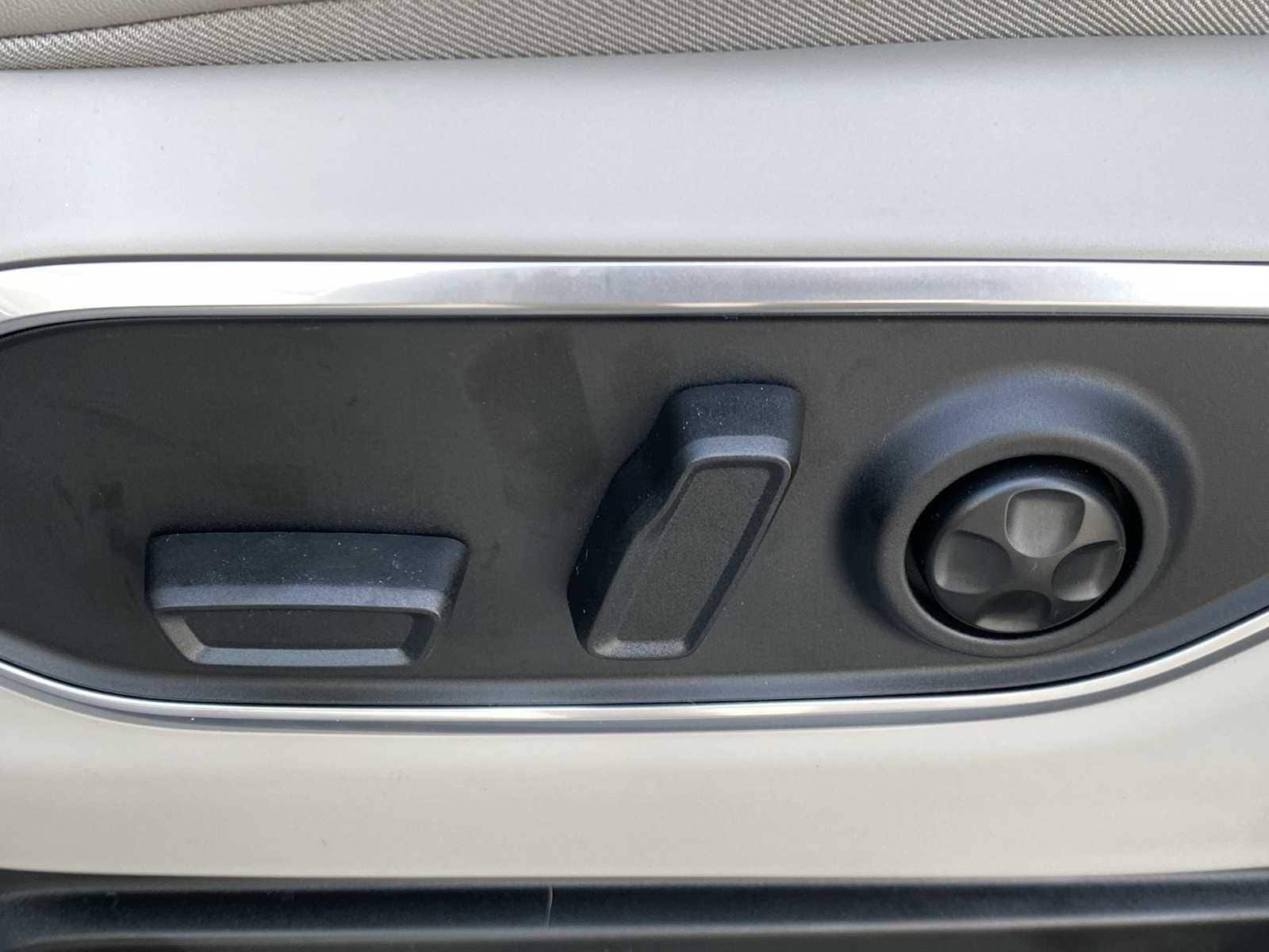 Thumbnail: 2026 Jeep Grand Wagoneer - 21