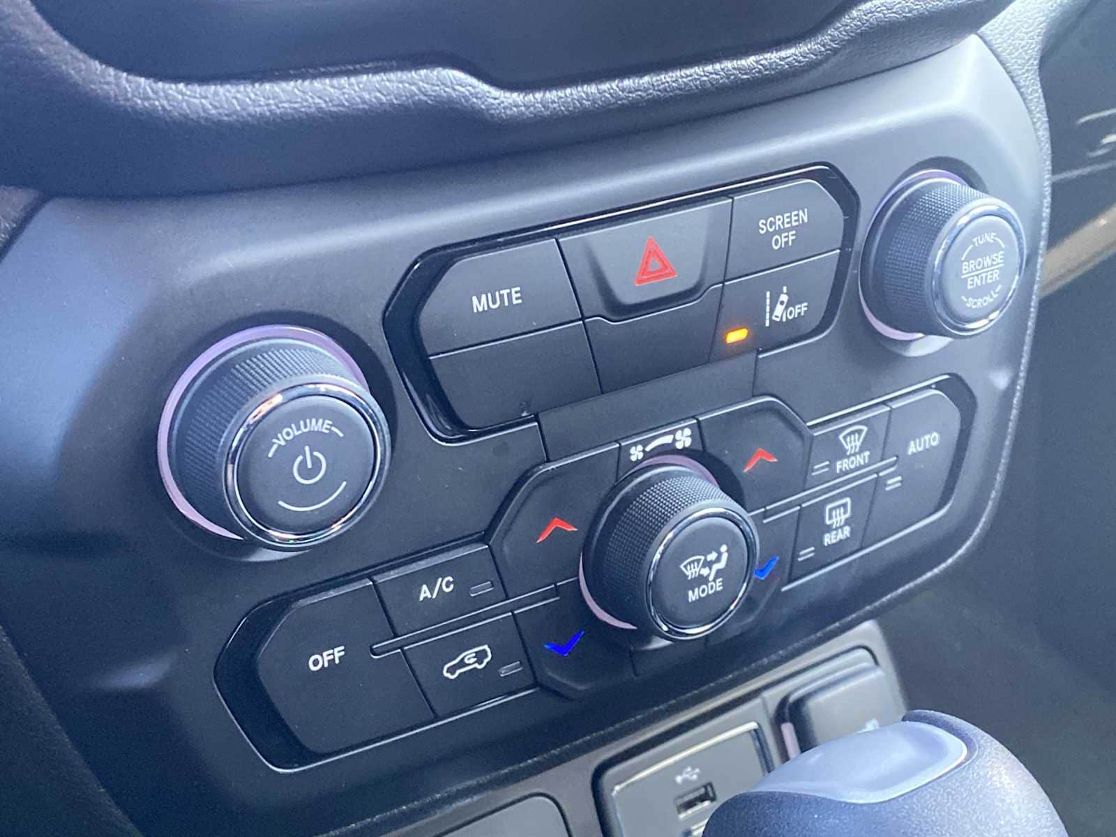 Thumbnail: 2022 Jeep Renegade - 23