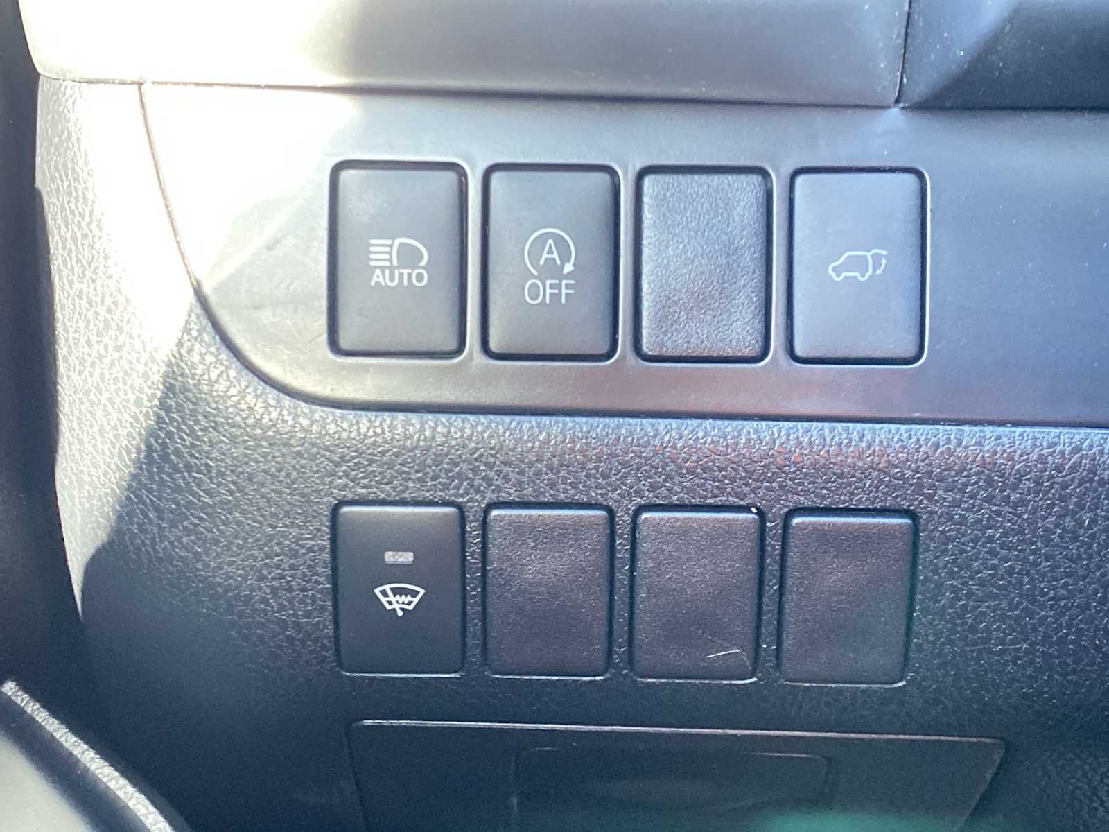 Thumbnail: 2018 Toyota Highlander - 22