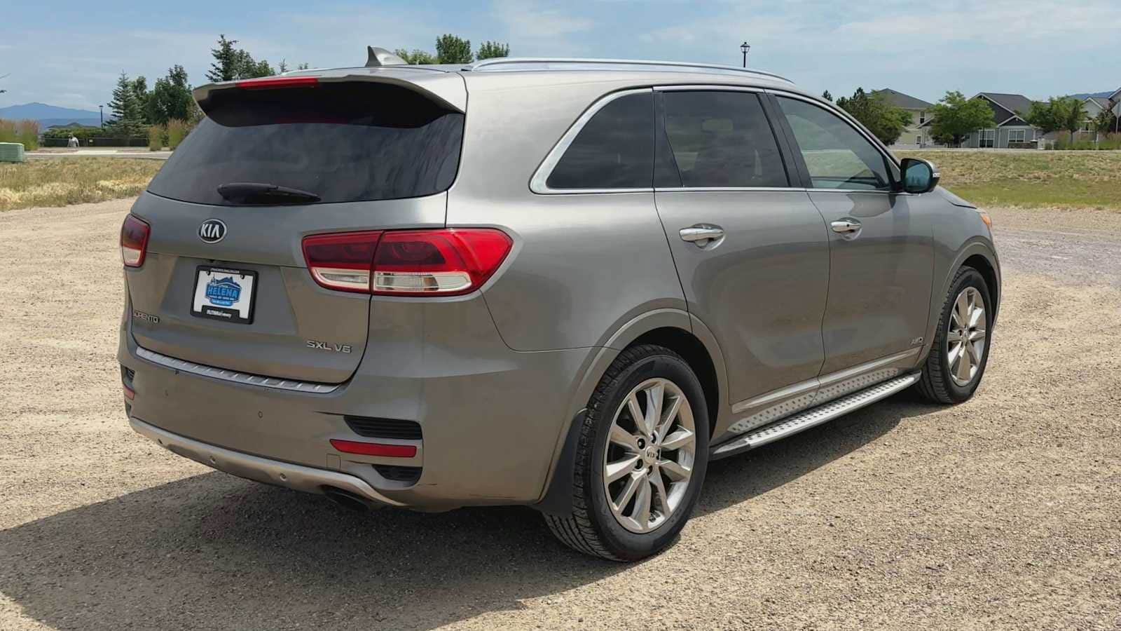 Thumbnail: 2017 Kia Sorento - 8