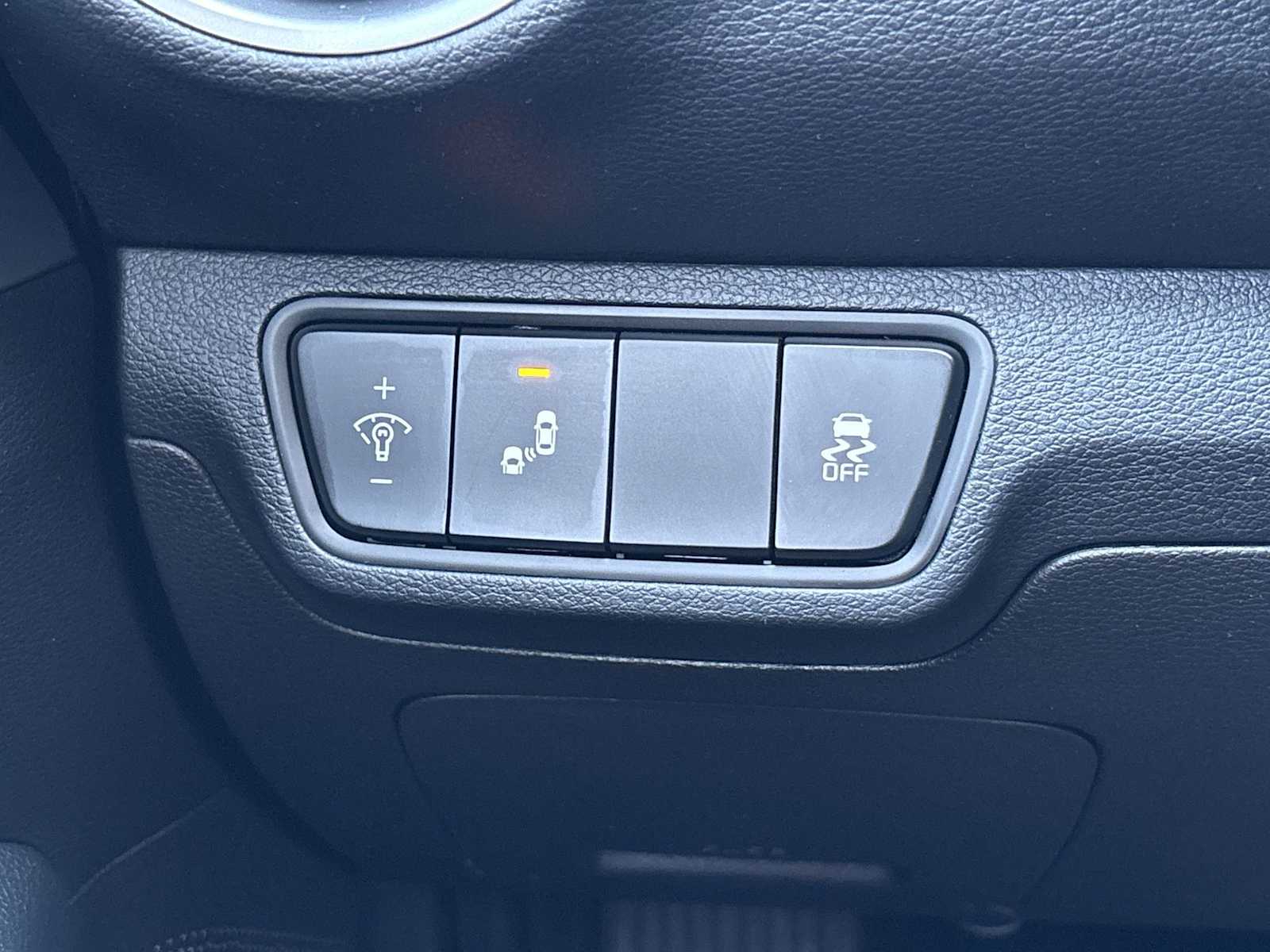 2023 Kia Forte LXS - Photo 22