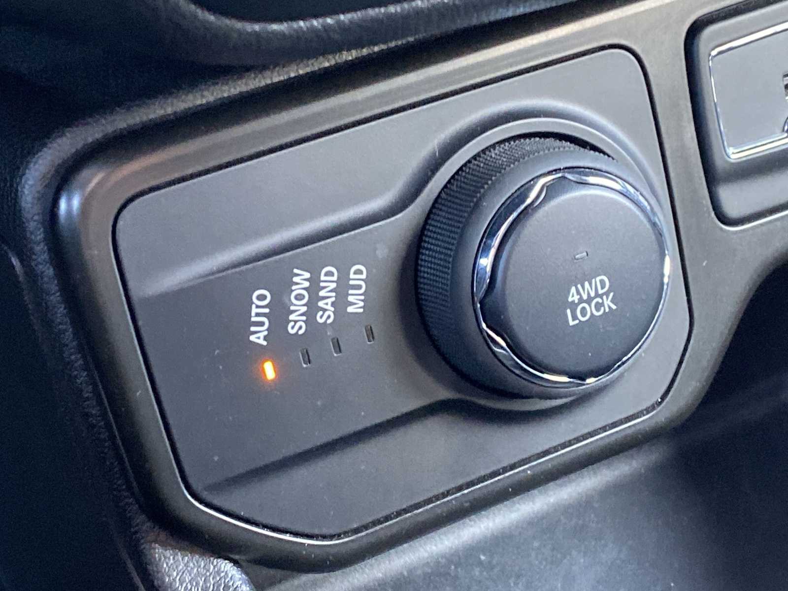 Thumbnail: 2022 Jeep Renegade - 24