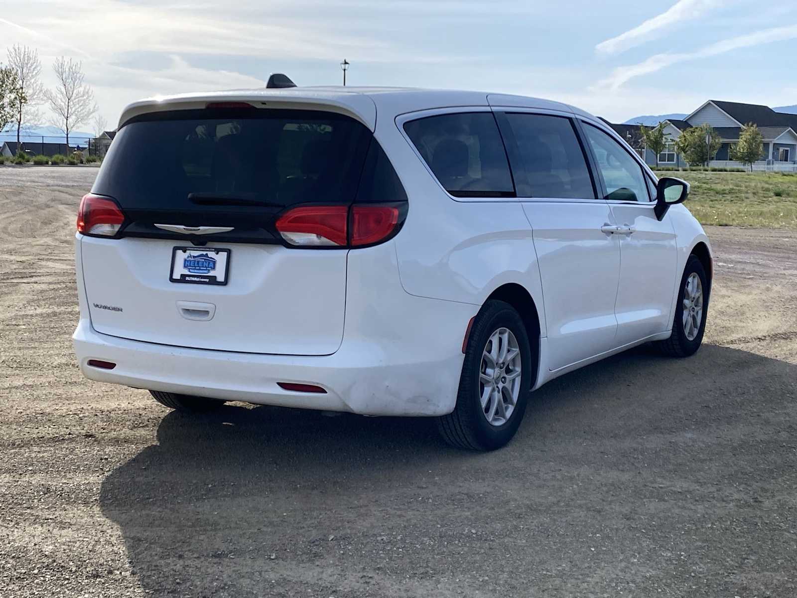 Thumbnail: 2023 Chrysler Voyager - 14