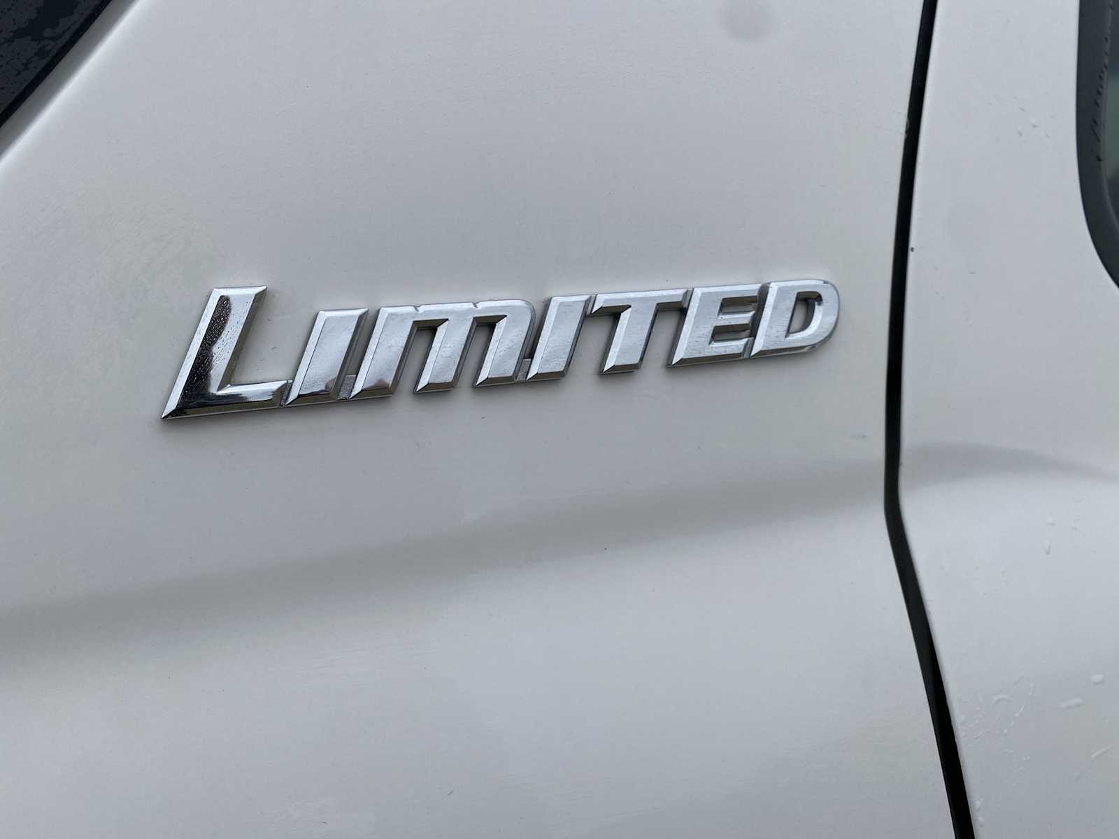 Thumbnail: 2004 Toyota Sequoia - 19