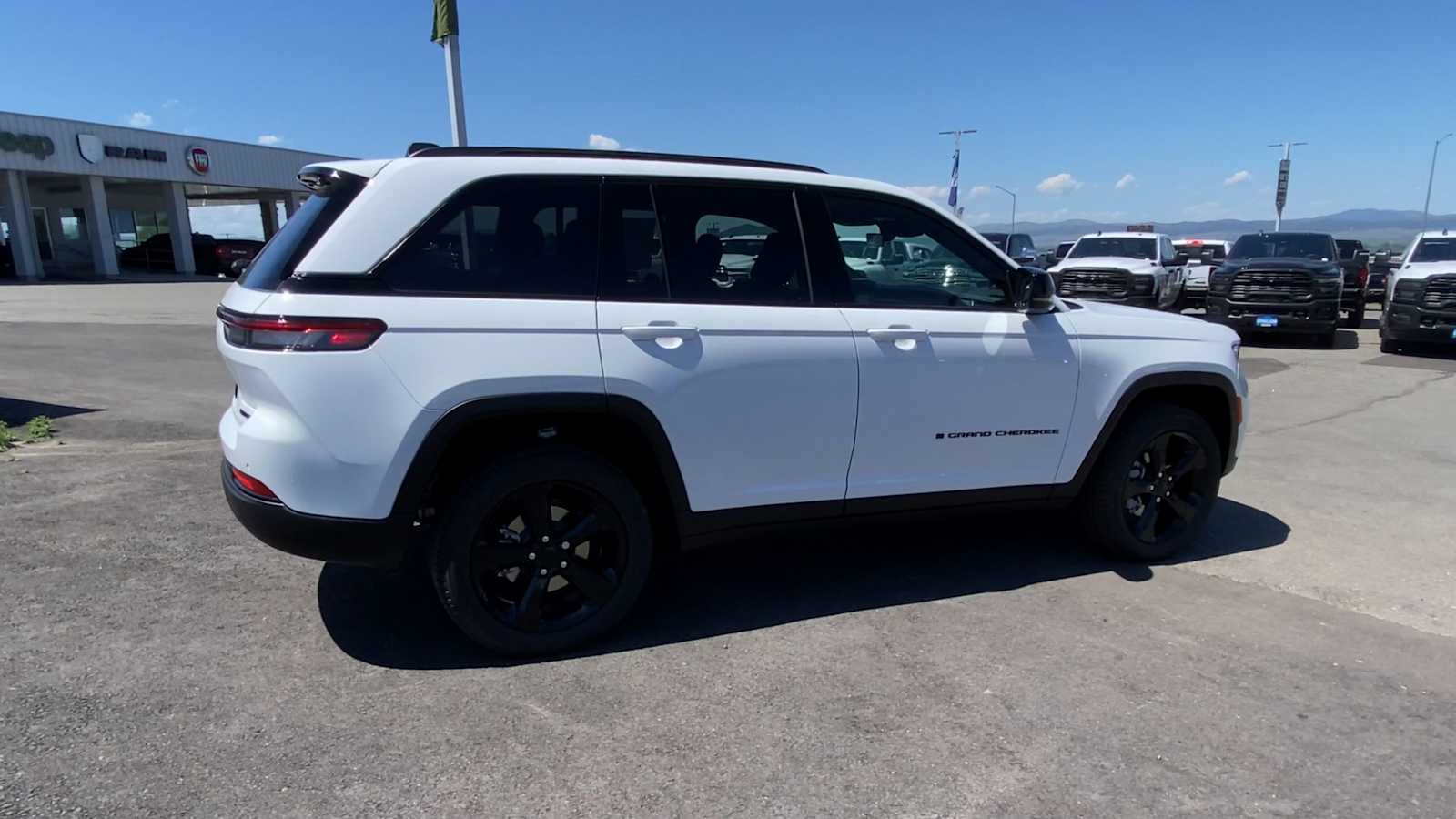 Thumbnail: 2025 Jeep Grand Cherokee - 9