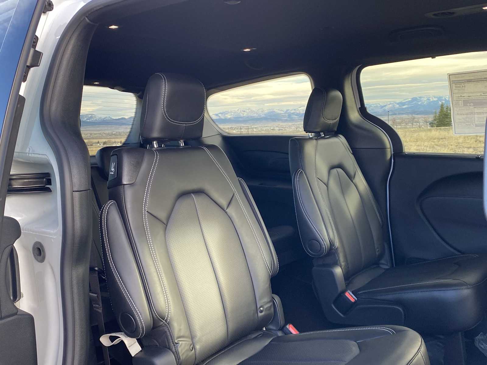 Thumbnail: 2026 Chrysler Pacifica - 34