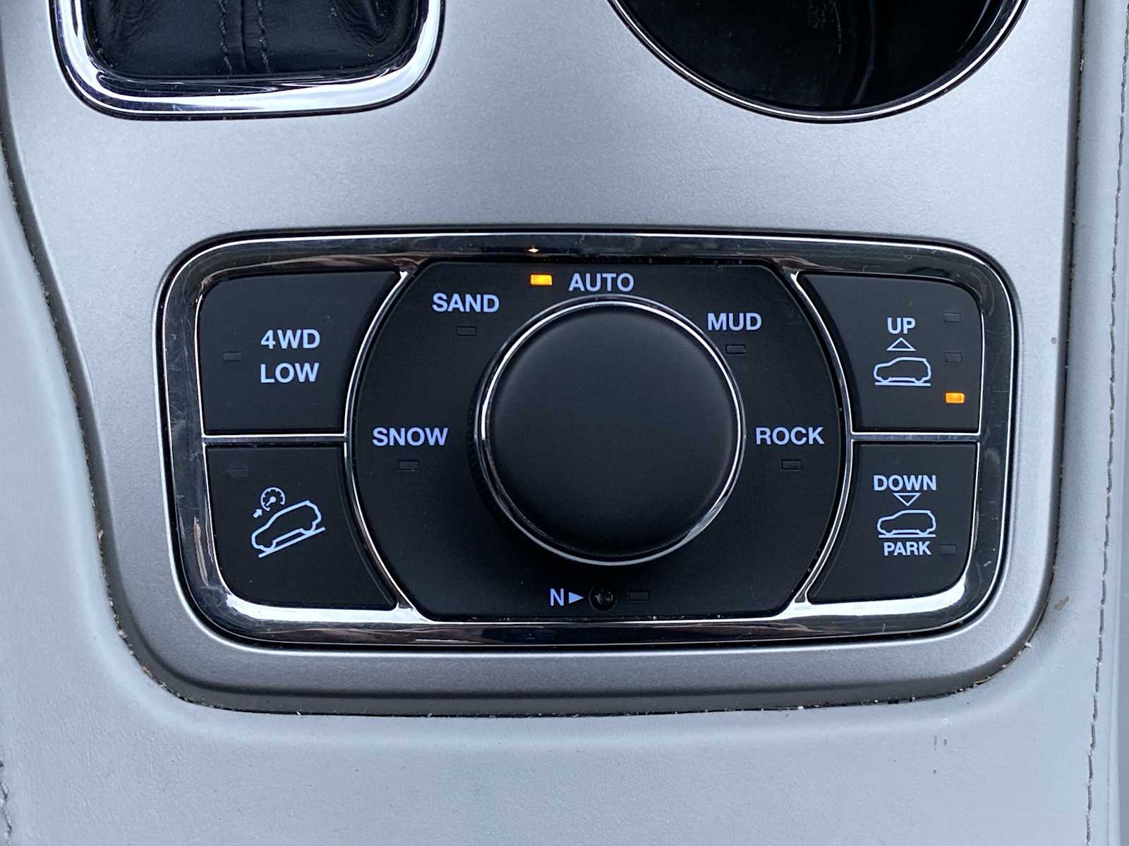 Thumbnail: 2017 Jeep Grand Cherokee - 30