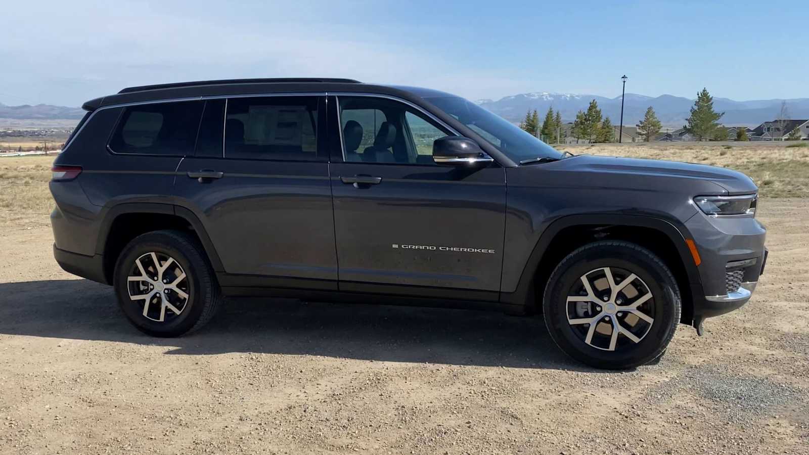 2025 Jeep Grand Cherokee Limited photo 2