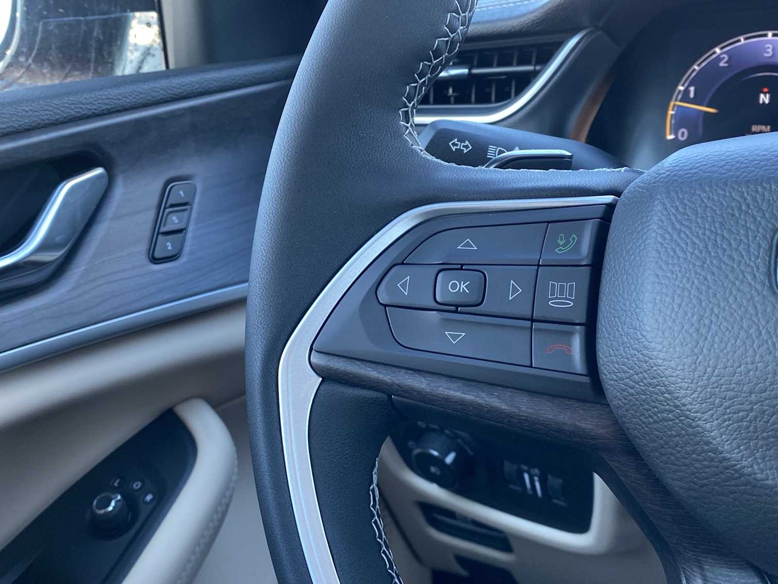 Thumbnail: 2025 Jeep Grand Cherokee - 26