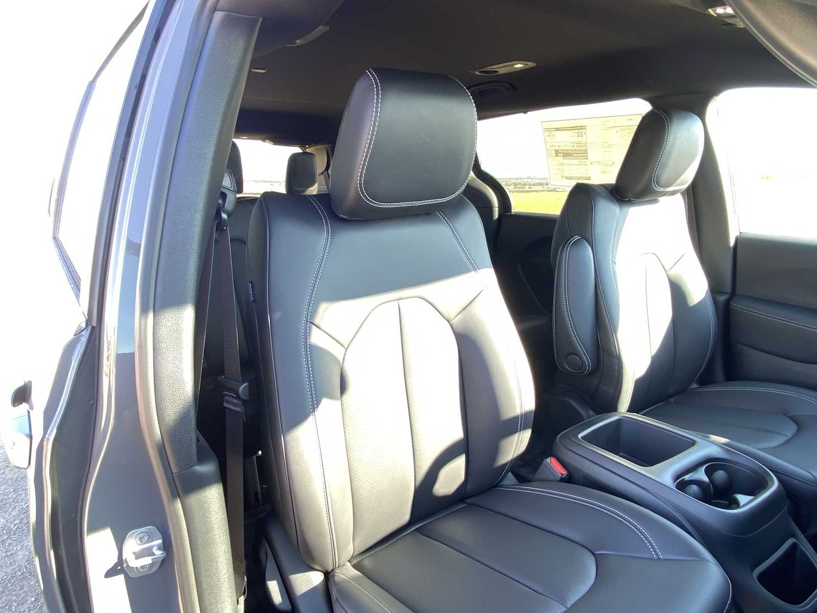 Thumbnail: 2025 Chrysler Pacifica - 17