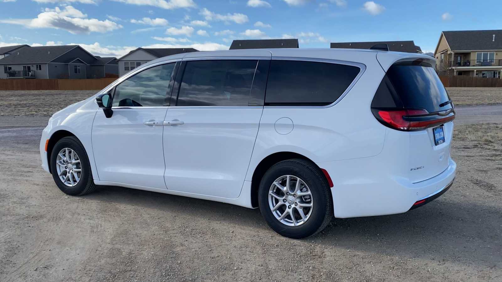 Thumbnail: 2026 Chrysler Pacifica - 6