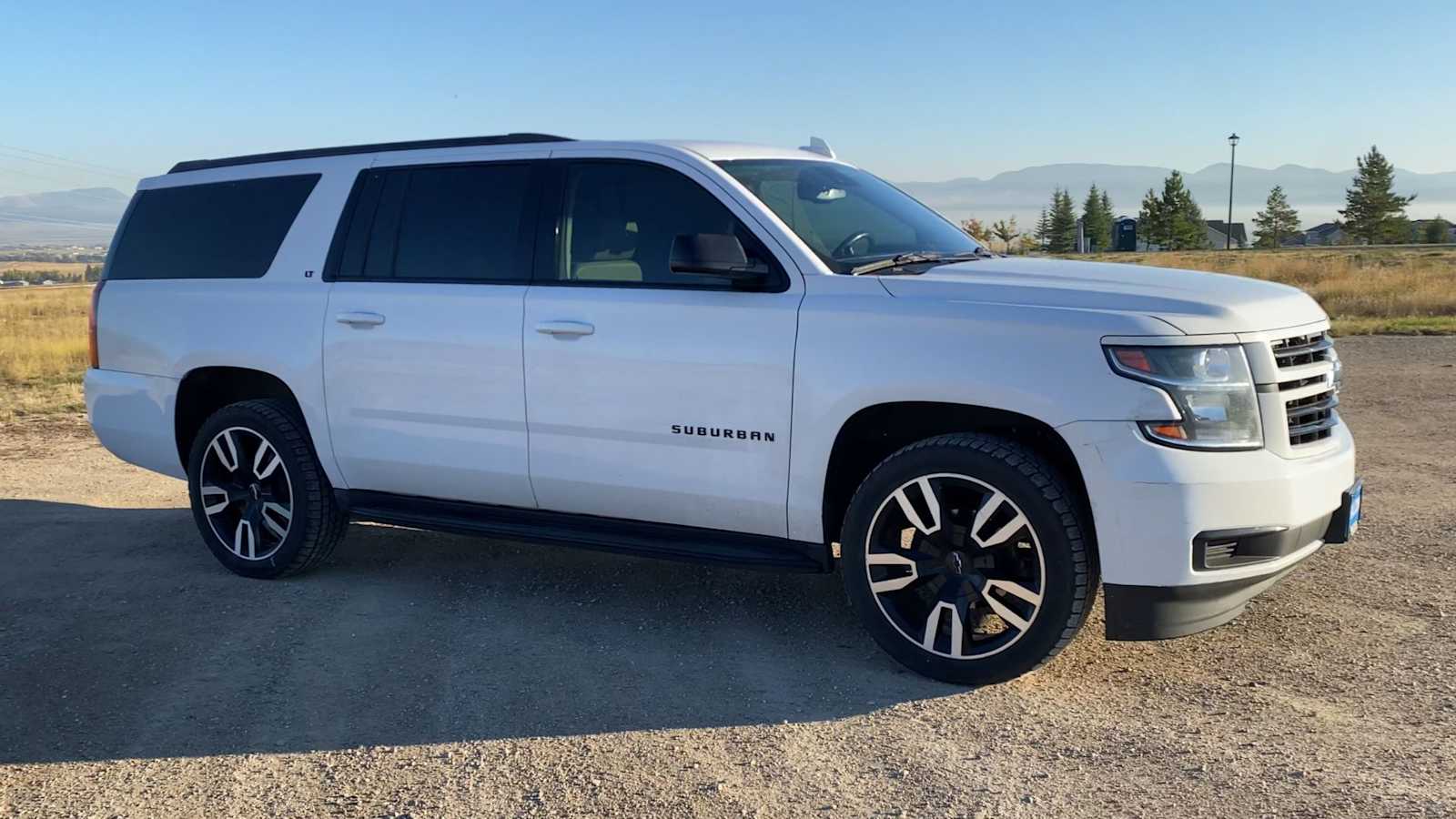 2020 Chevrolet Suburban LT photo 2