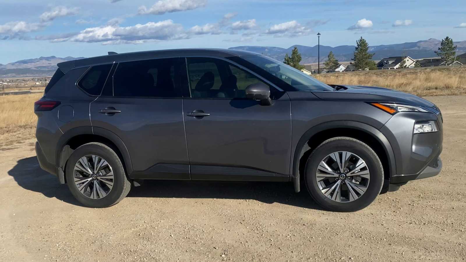 2021 Nissan Rogue SV photo 2