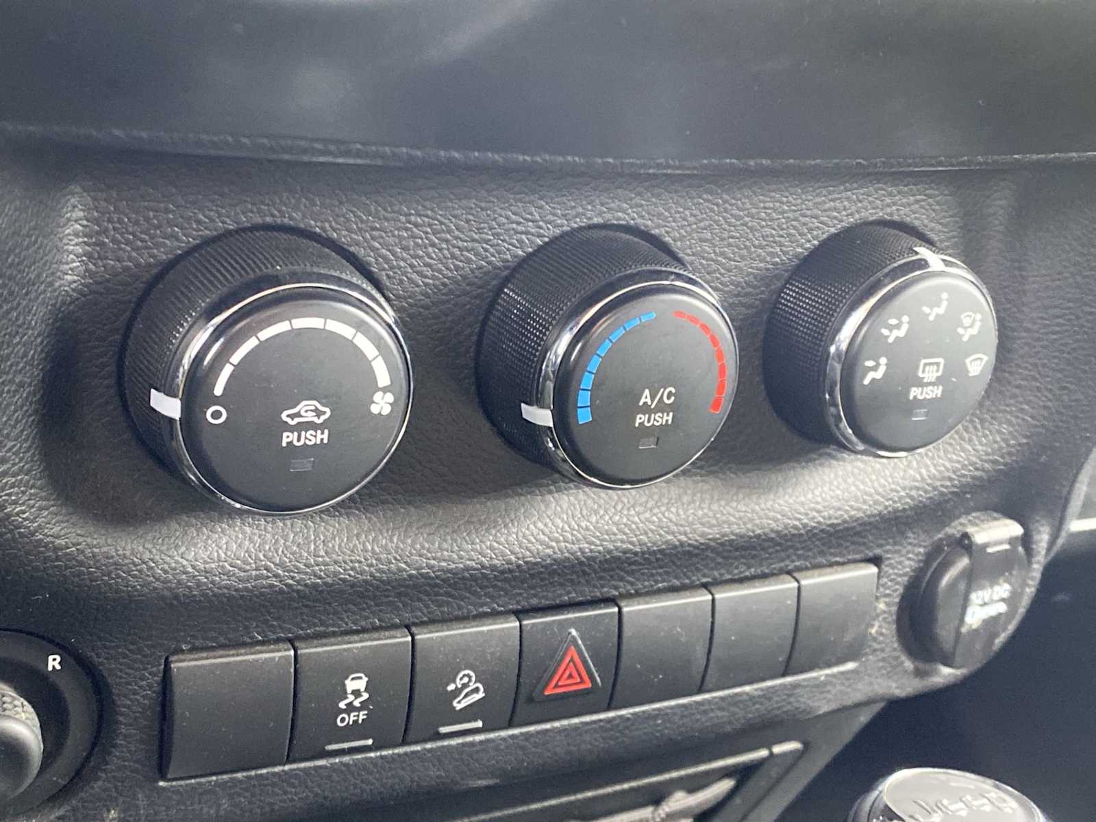 Thumbnail: 2014 Jeep Wrangler - 21