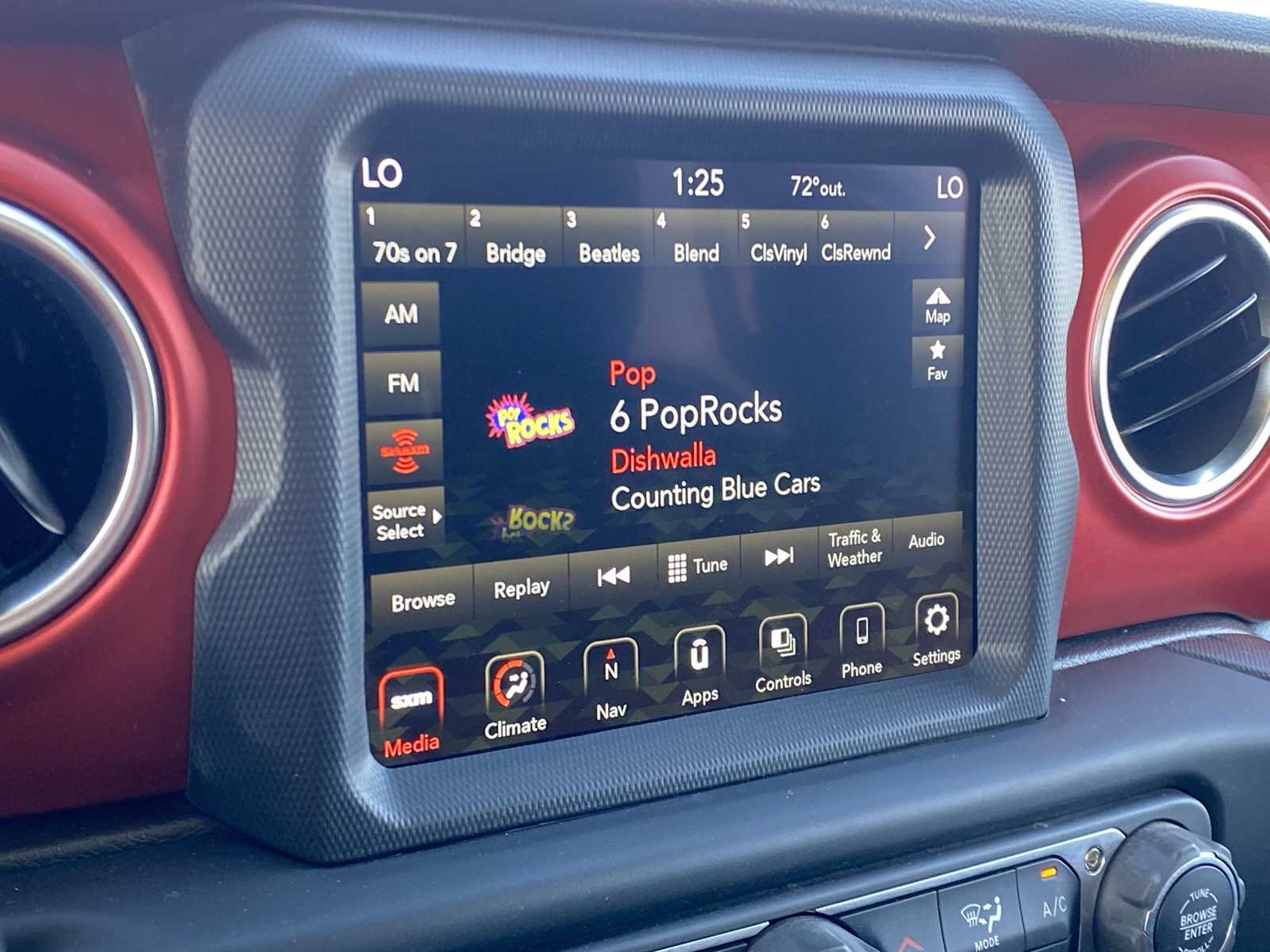 Thumbnail: 2022 Jeep Wrangler - 28