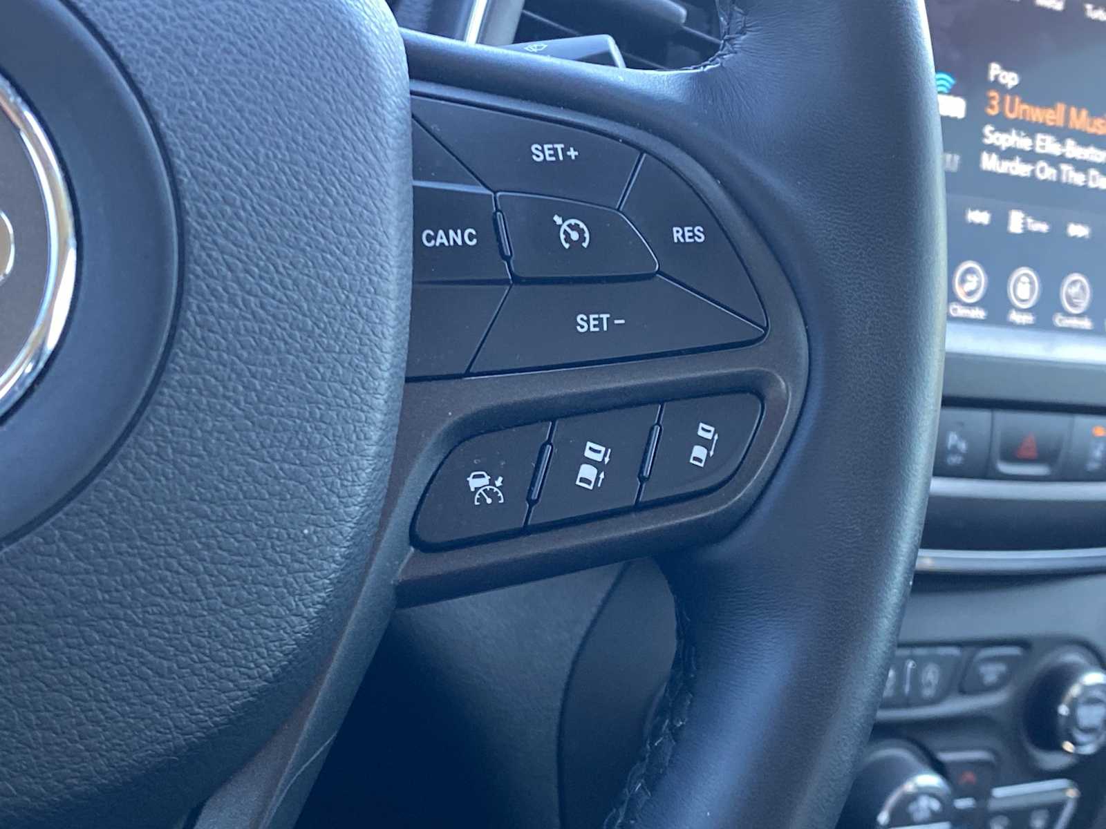 Thumbnail: 2019 Jeep Cherokee - 29