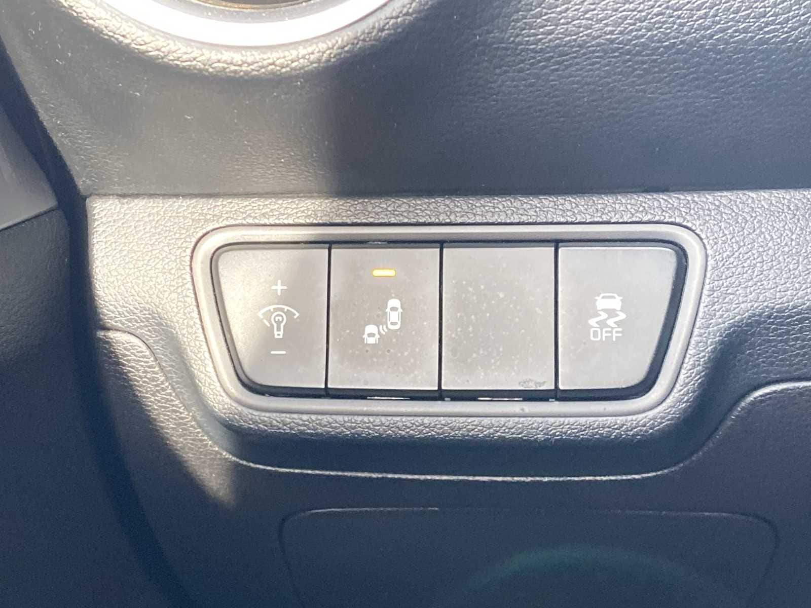 Thumbnail: 2023 Kia Forte - 28