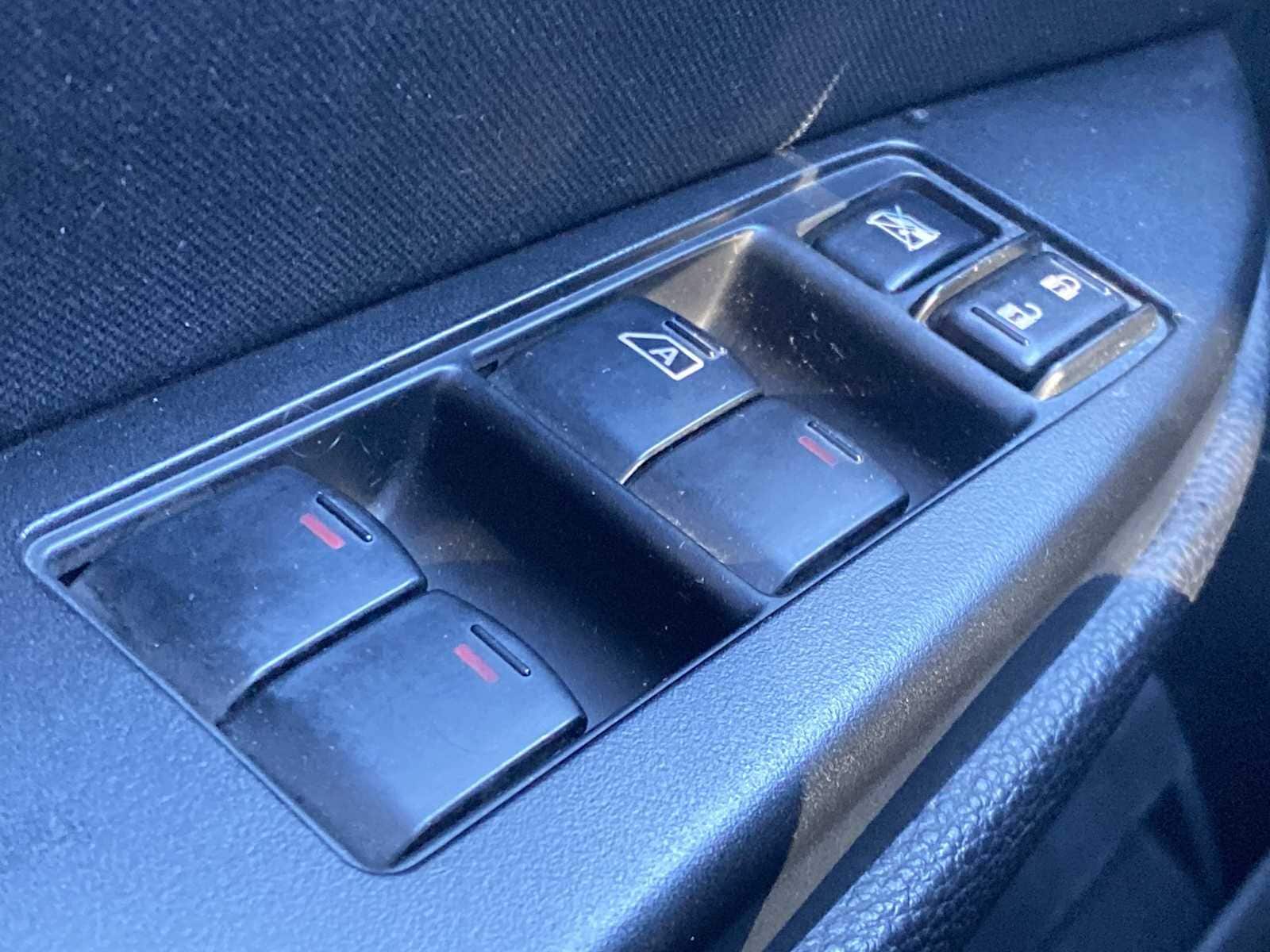 Thumbnail: 2011 Subaru Outback - 17