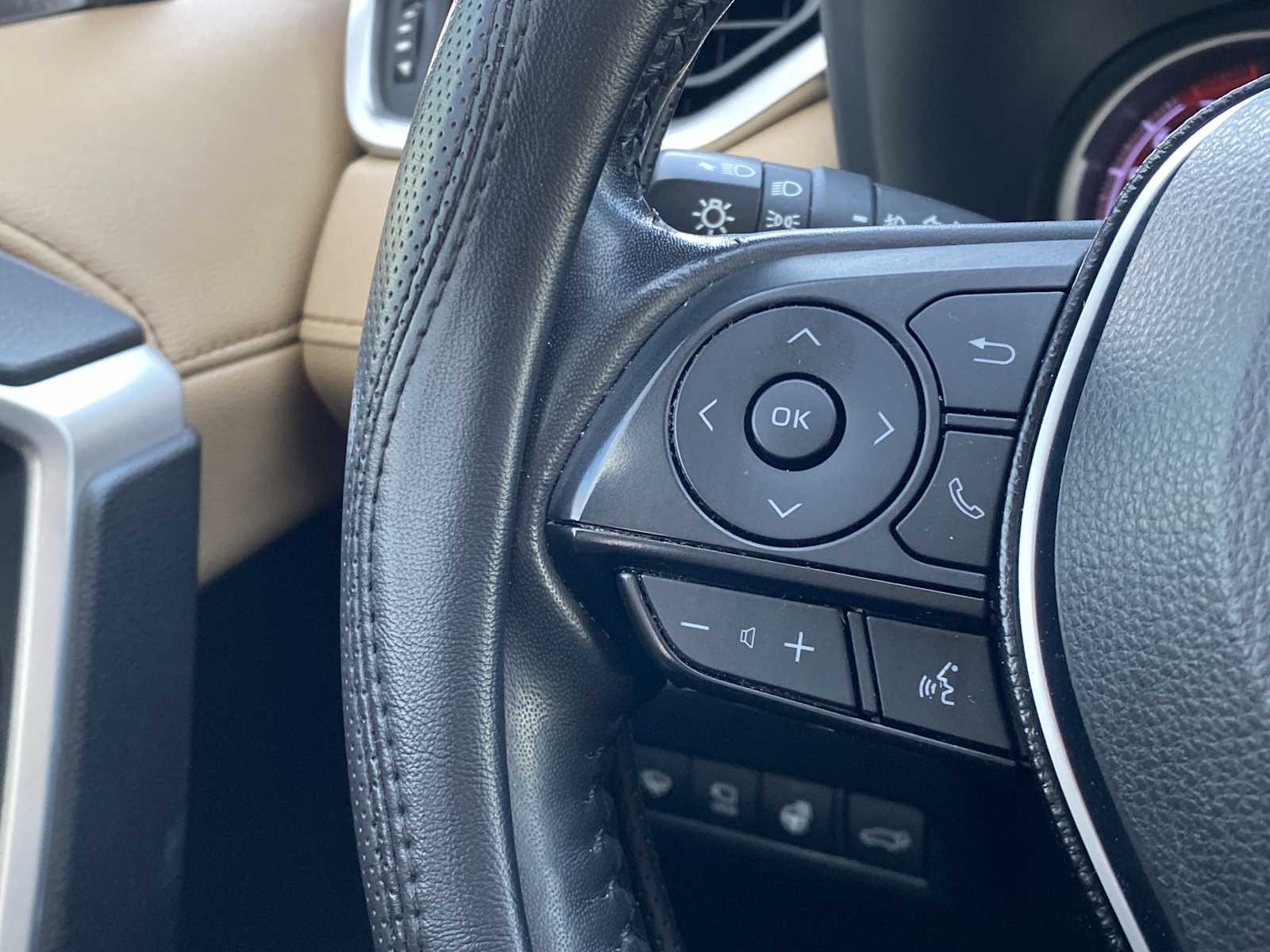 Thumbnail: 2021 Toyota RAV4 - 24