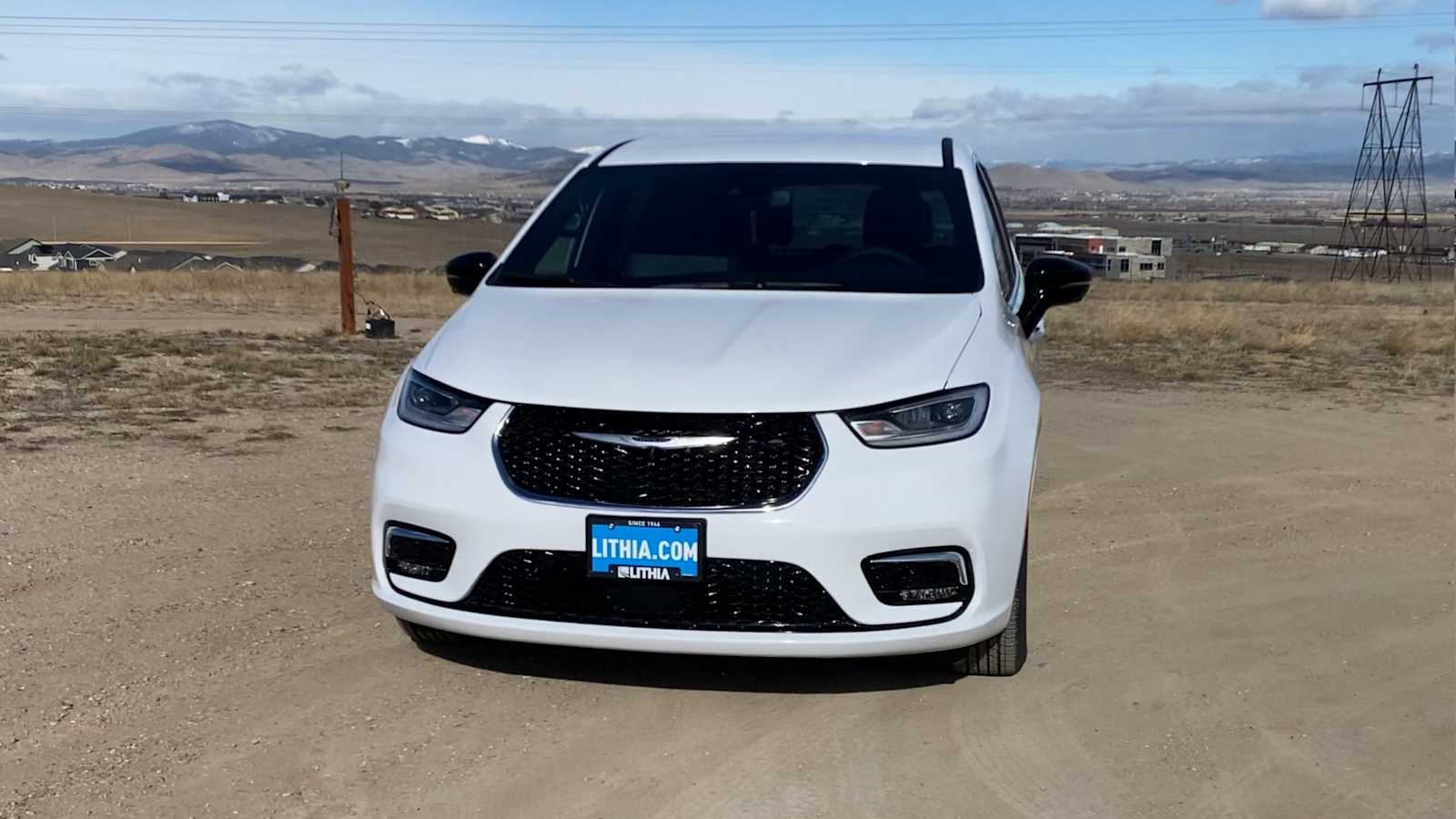 Thumbnail: 2026 Chrysler Pacifica - 3