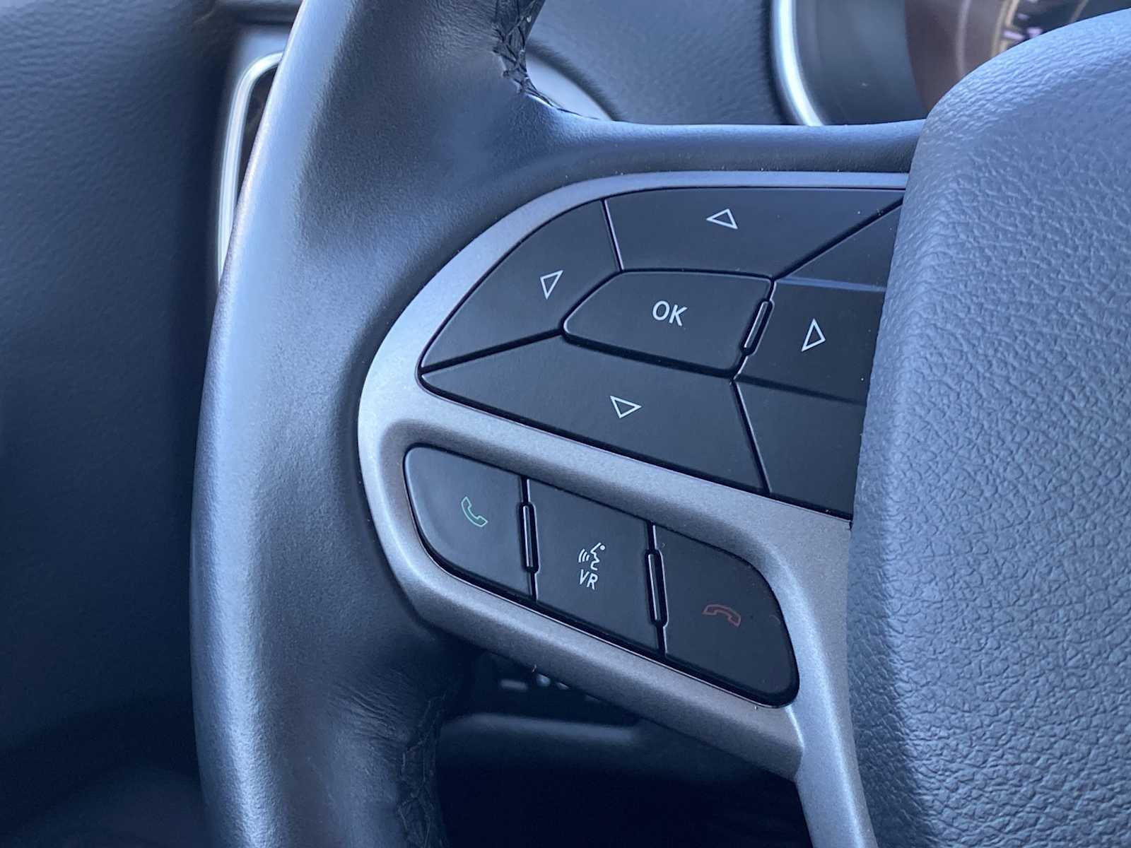 Thumbnail: 2019 Jeep Cherokee - 25