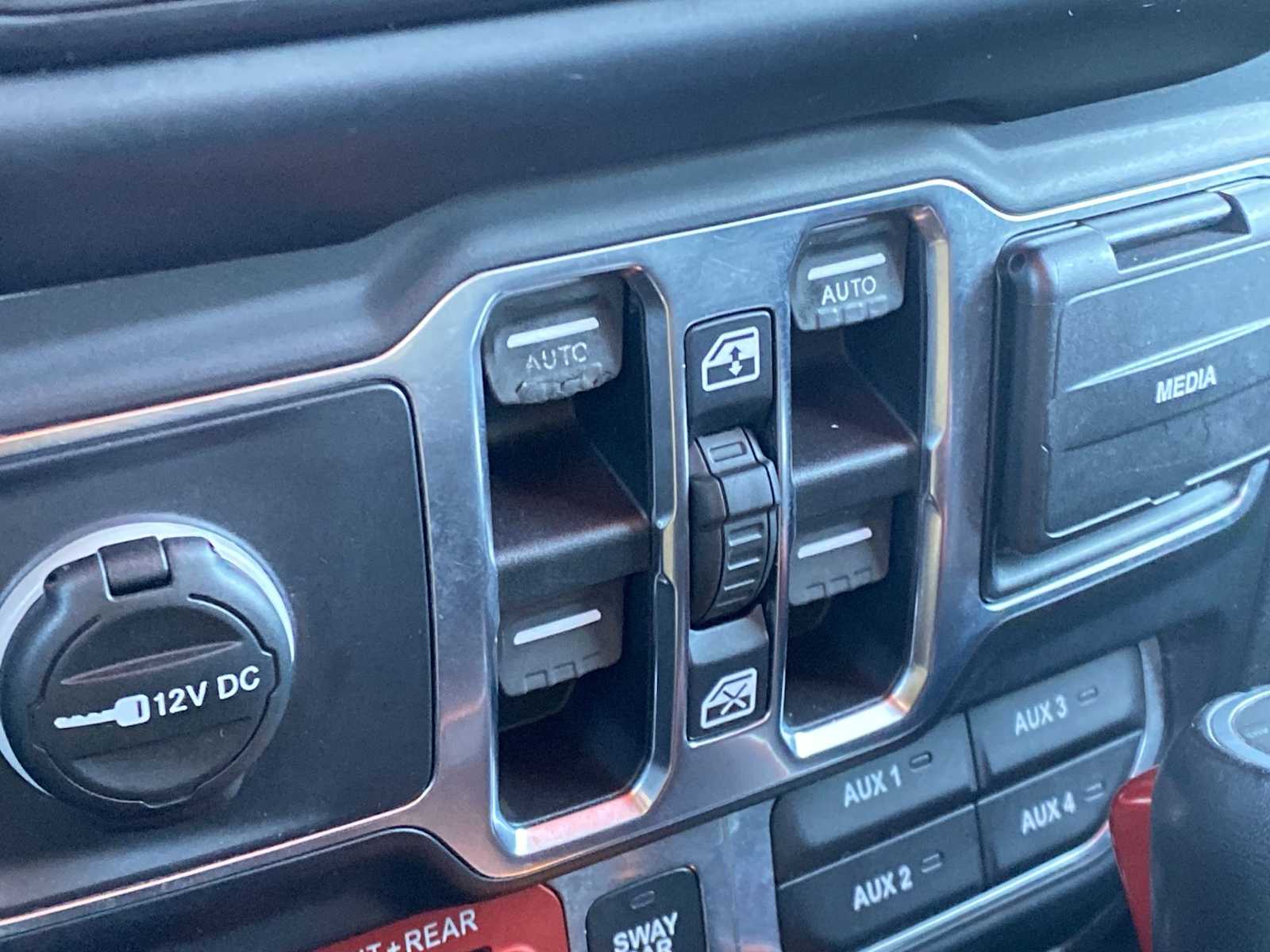 Thumbnail: 2019 Jeep Wrangler - 20