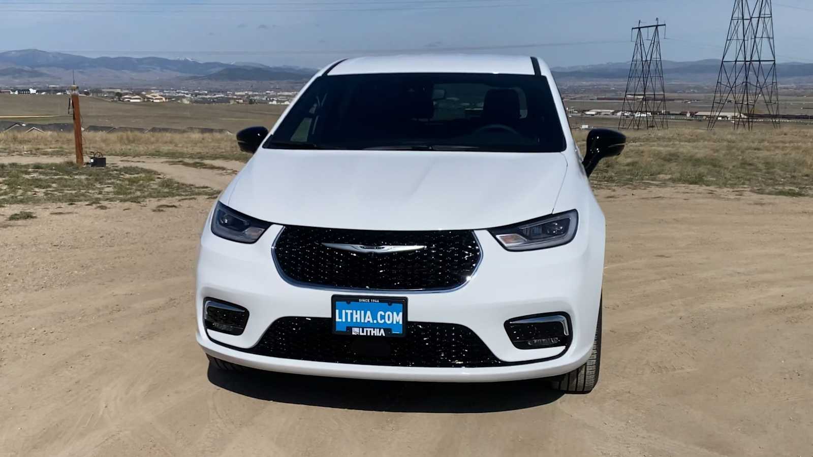 Thumbnail: 2026 Chrysler Pacifica - 3