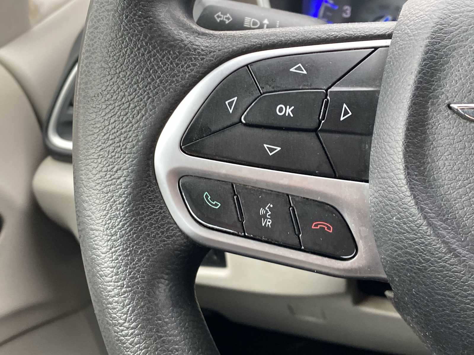 Thumbnail: 2017 Chrysler Pacifica - 21