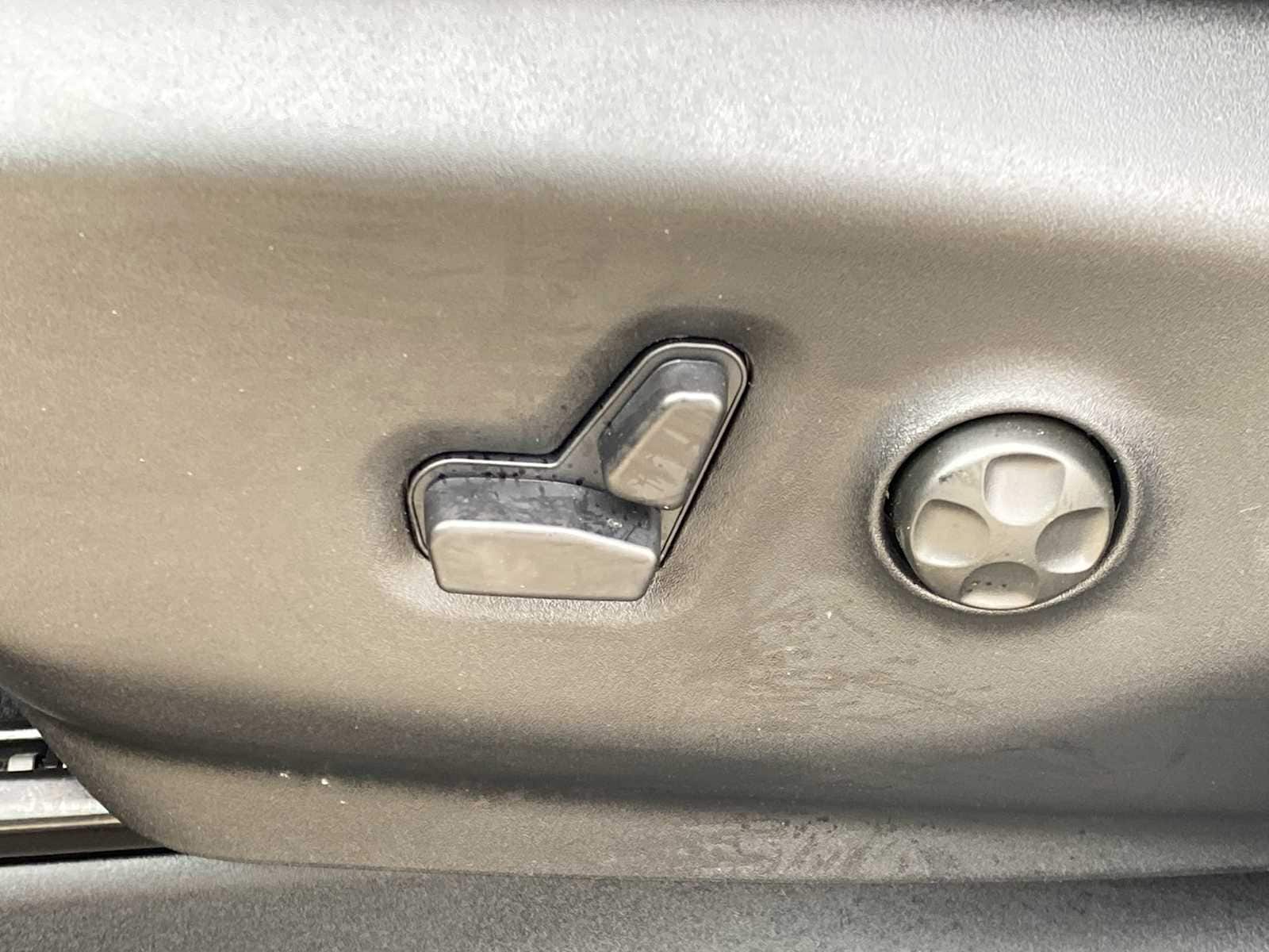 Thumbnail: 2026 Chrysler Pacifica - 21