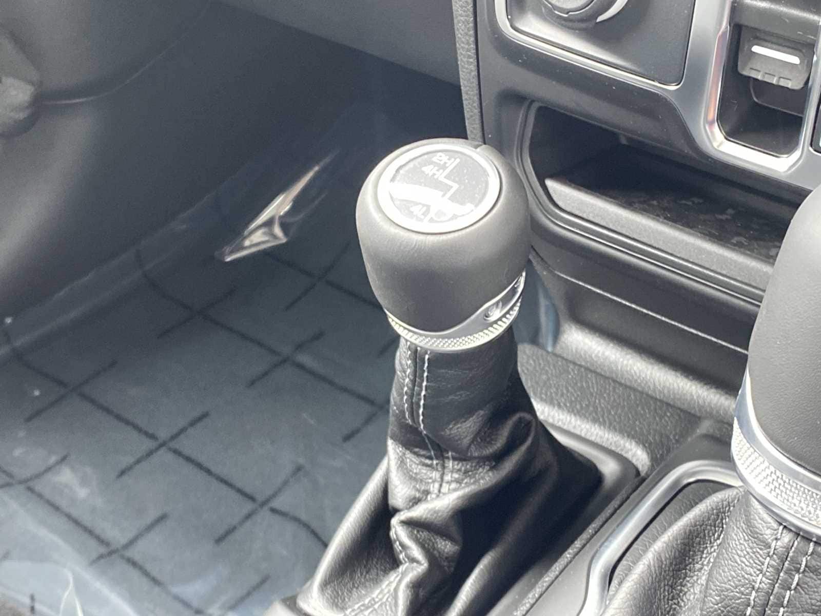 Thumbnail: 2025 Jeep Wrangler - 29