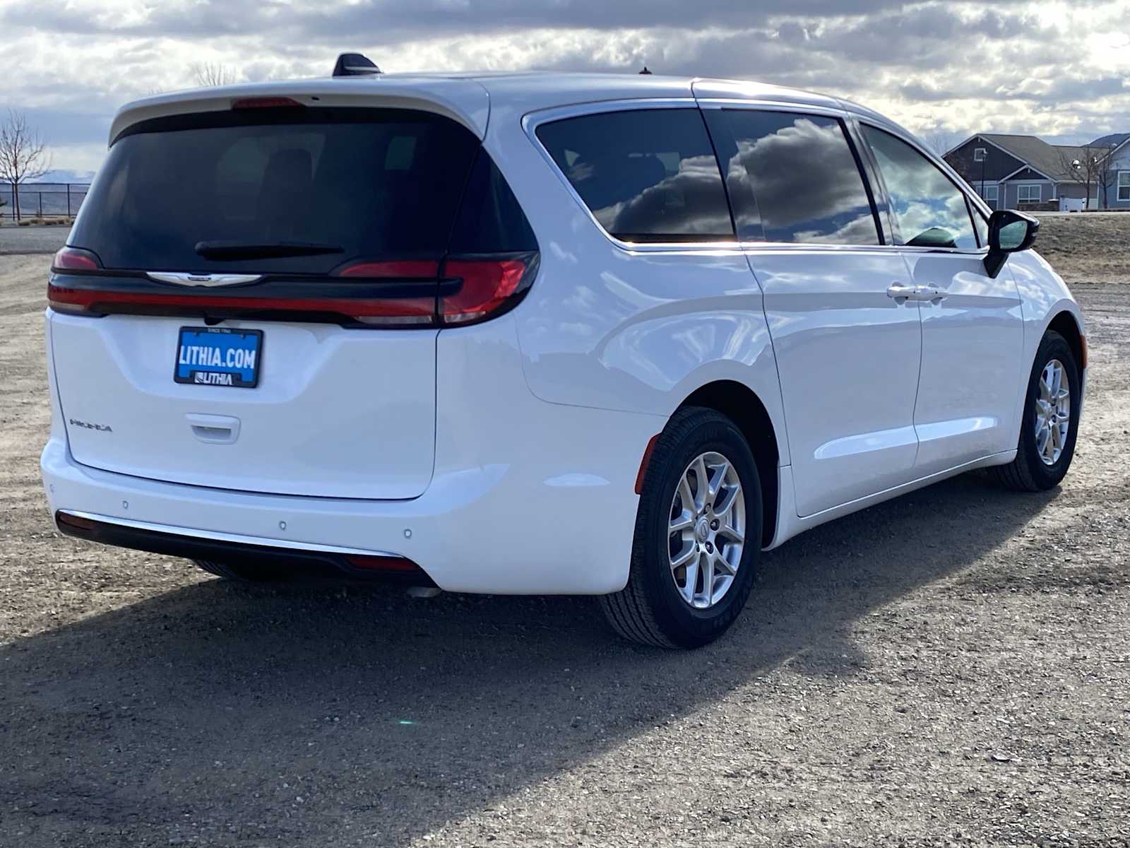 Thumbnail: 2026 Chrysler Pacifica - 14