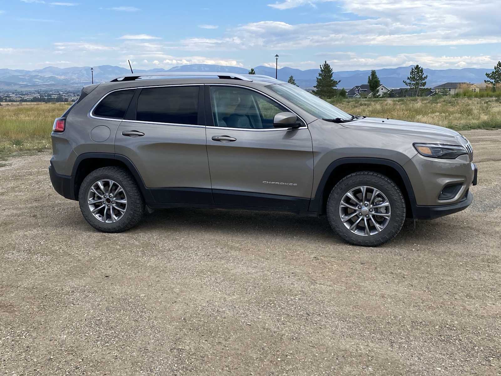 Thumbnail: 2020 Jeep Cherokee - 20