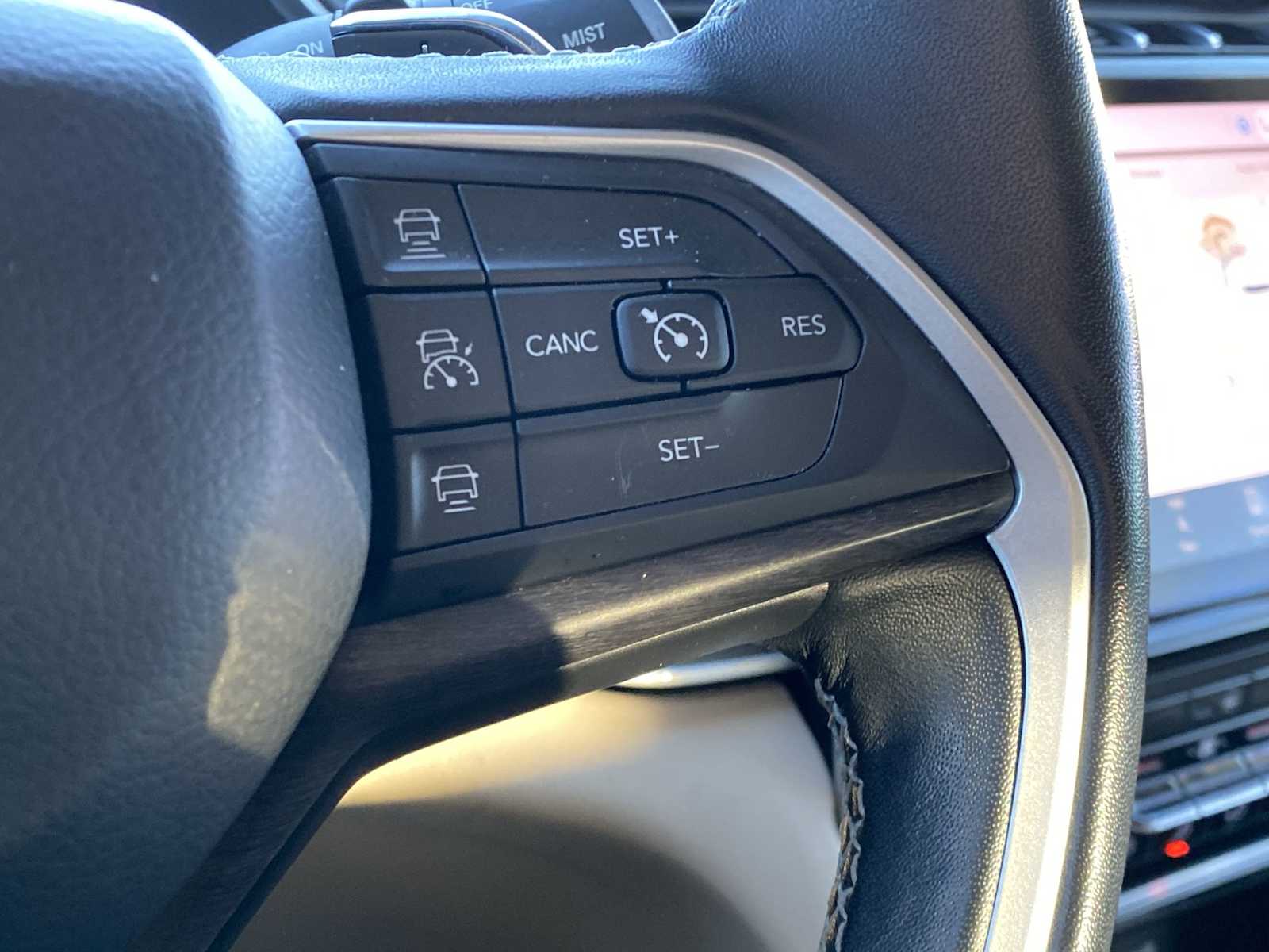 Thumbnail: 2022 Jeep Grand Cherokee - 31