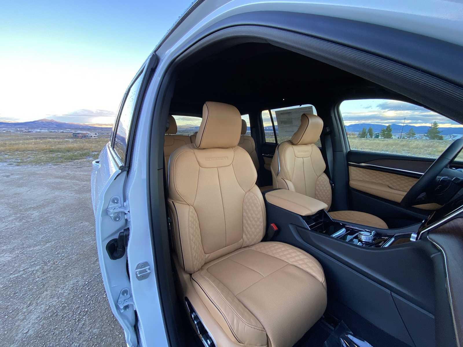 Thumbnail: 2025 Jeep Grand Cherokee - 17