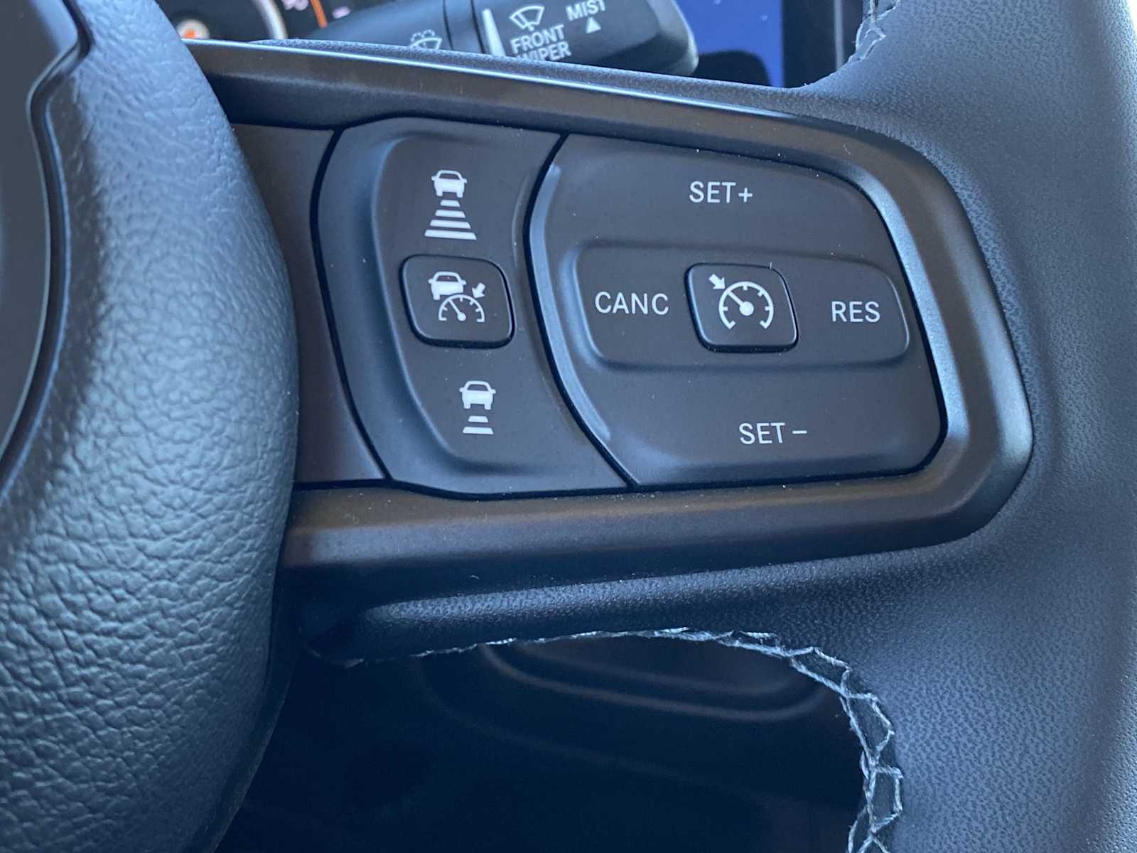 Thumbnail: 2025 Jeep Gladiator - 24