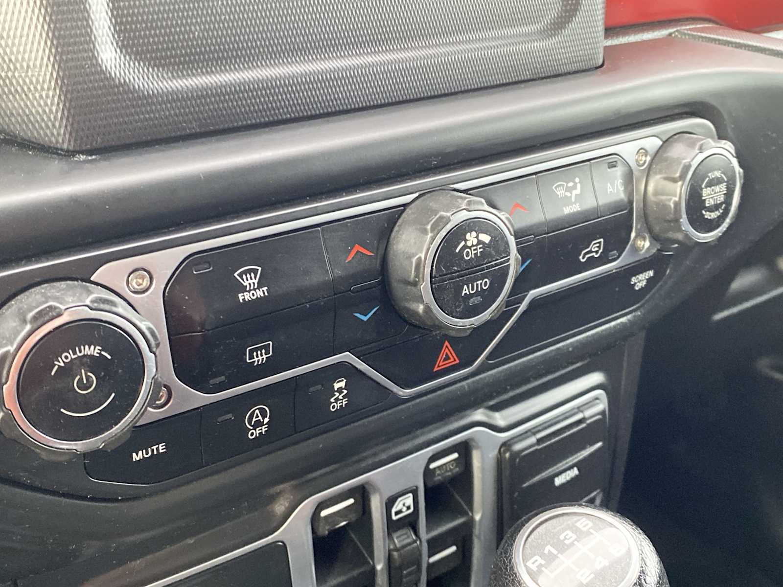 Thumbnail: 2018 Jeep Wrangler - 15