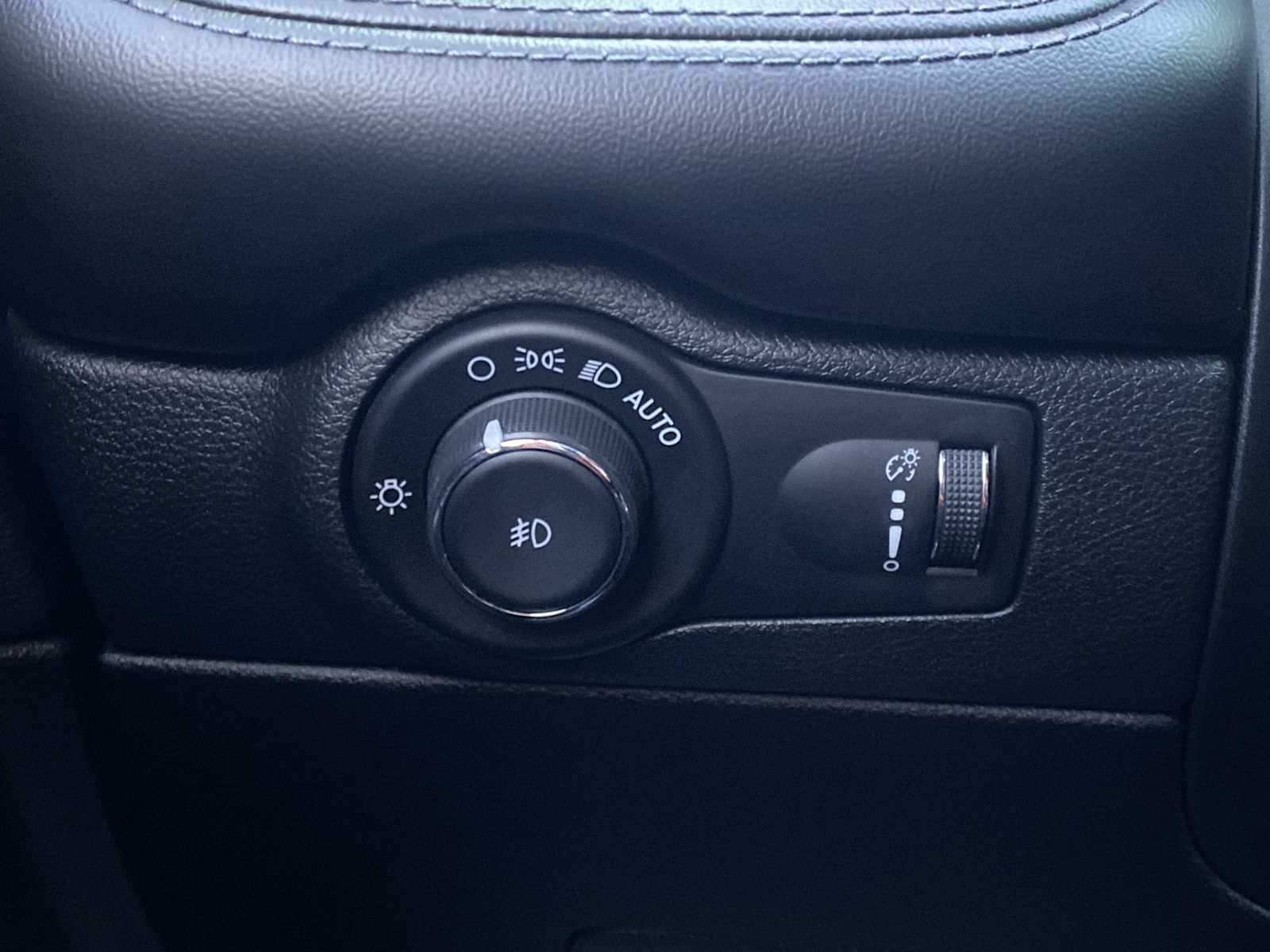 Thumbnail: 2021 Dodge Durango - 22