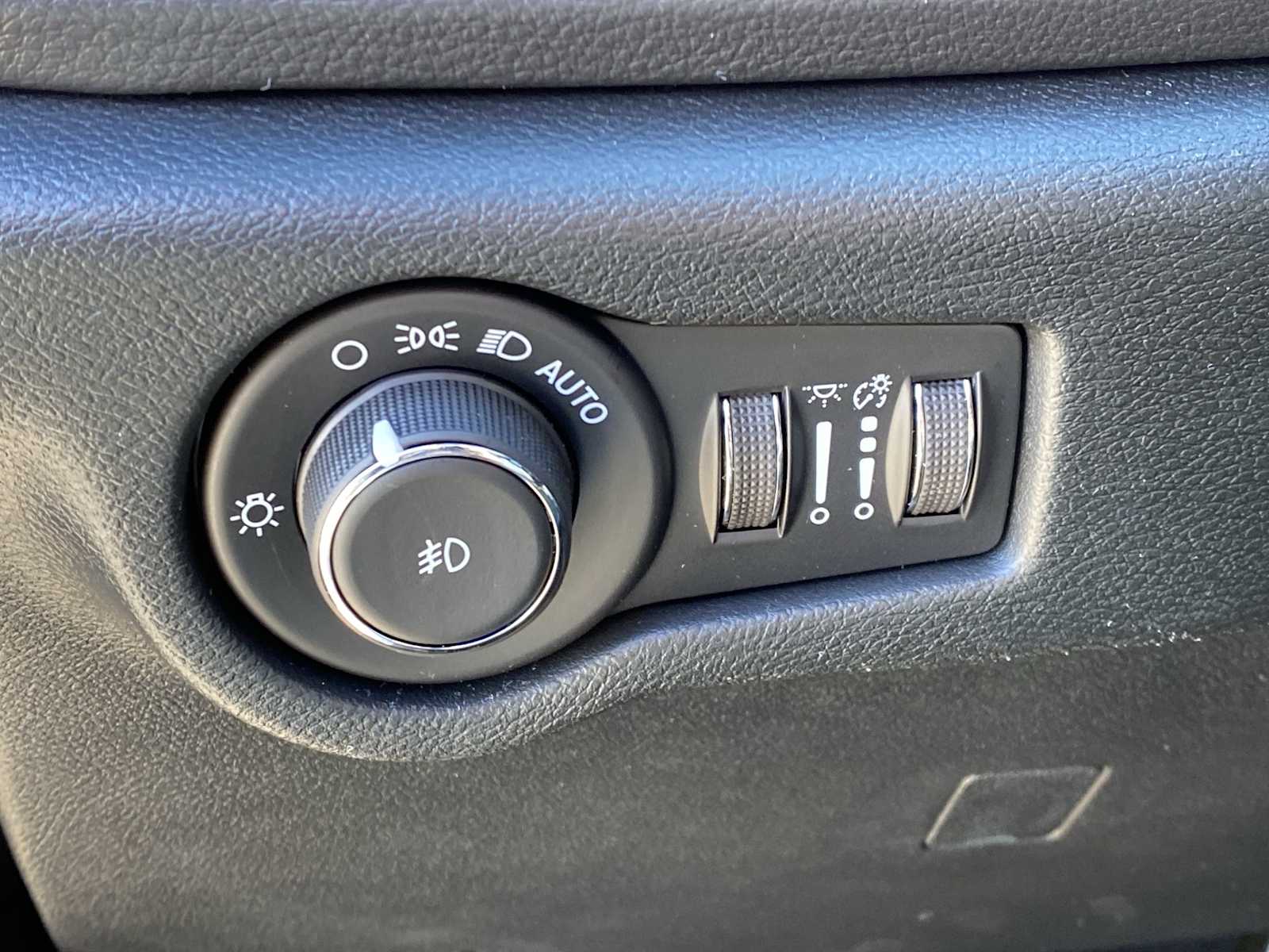 Thumbnail: 2026 Chrysler Pacifica - 22