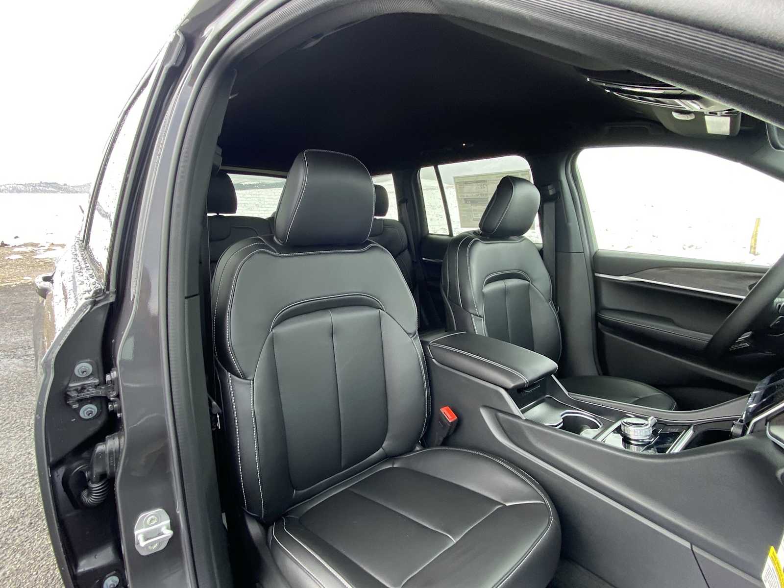 Thumbnail: 2025 Jeep Grand Cherokee - 17